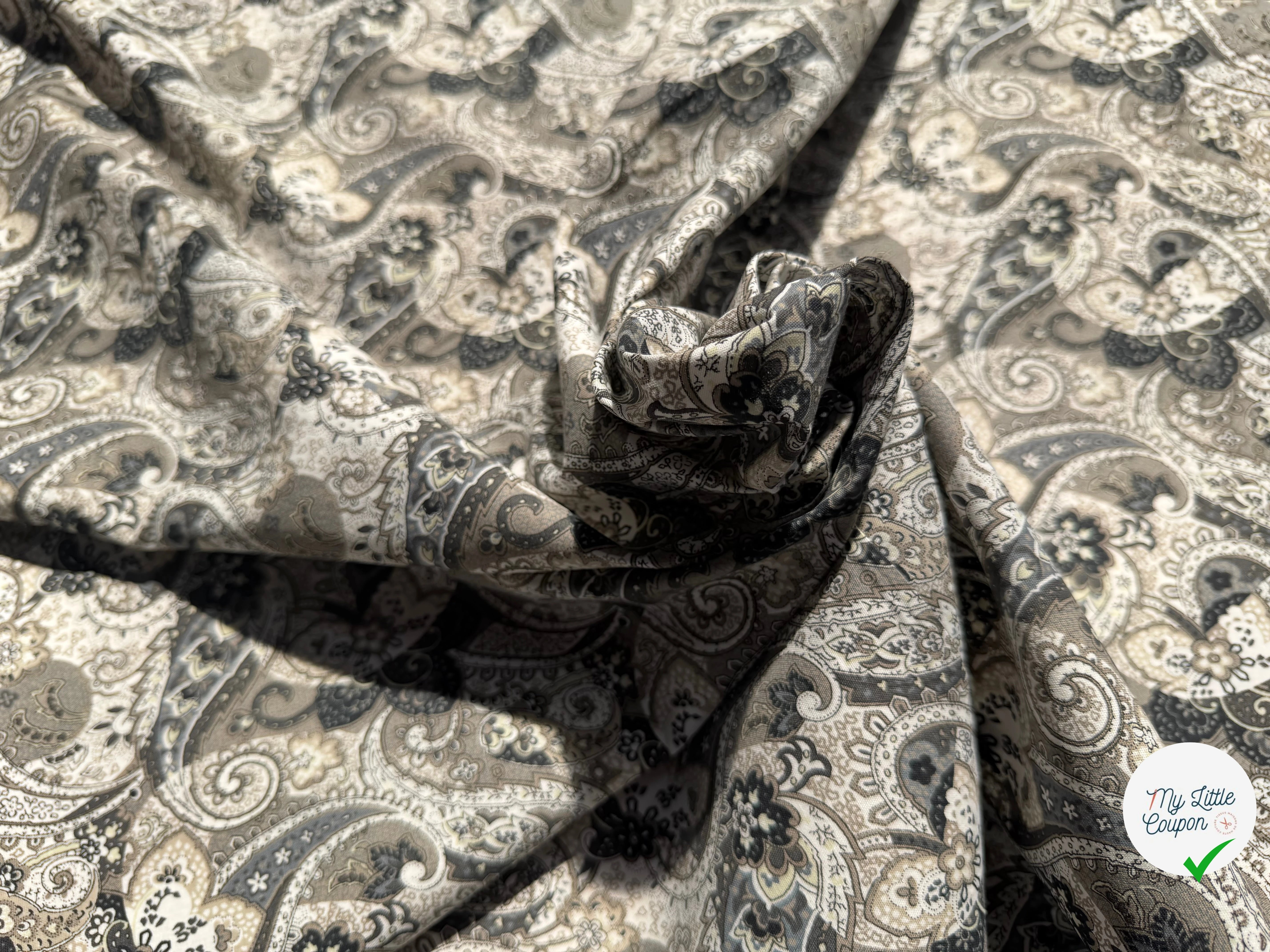 POPELINE DE COTON MOTIFS PAISLEY TENDANCE GRIS - My Little Coupon