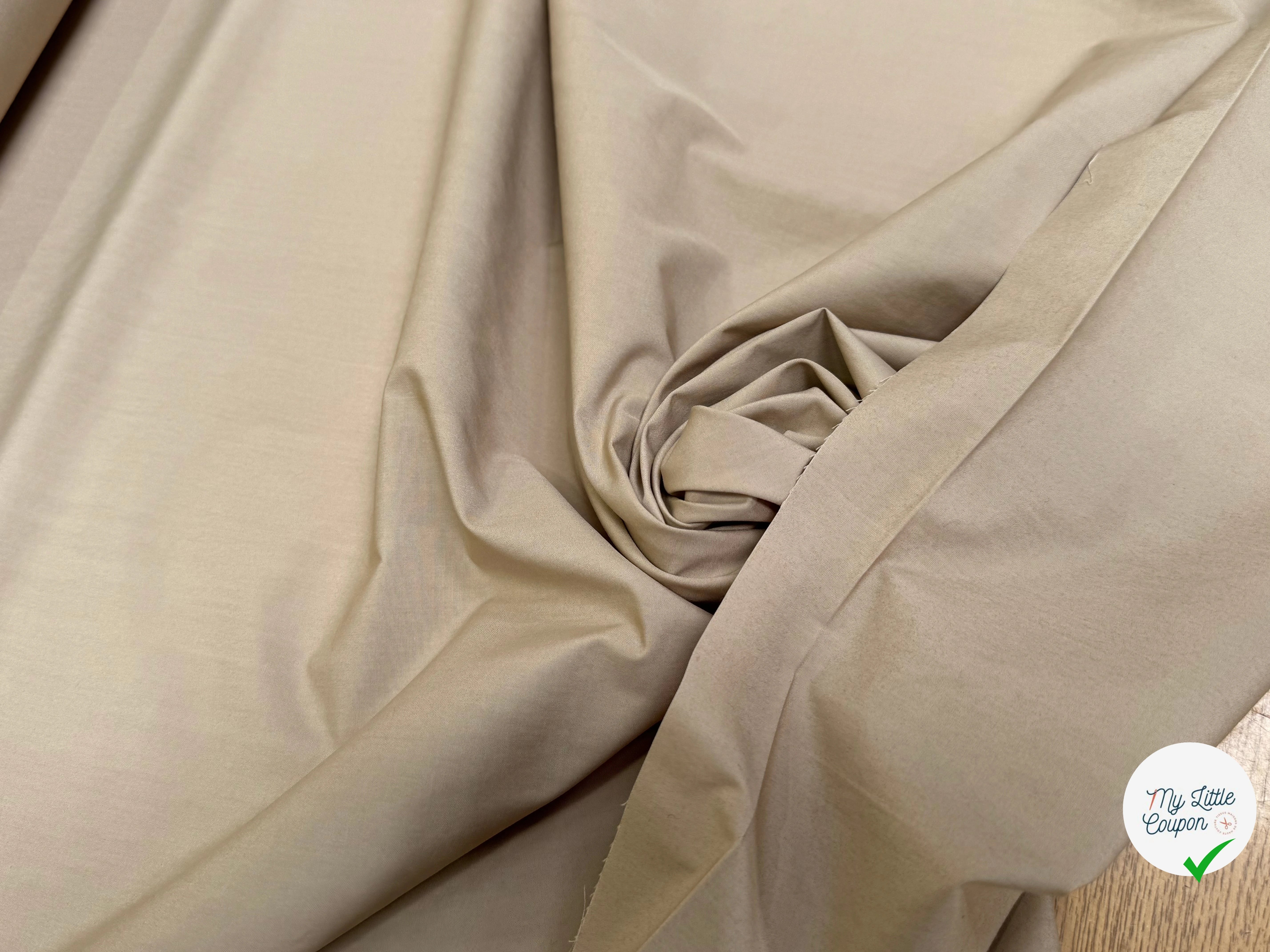 POPELINE DE COTON QUALITÉ COUTURE BEIGE TAUPE CRAQUANTE - My Little Coupon