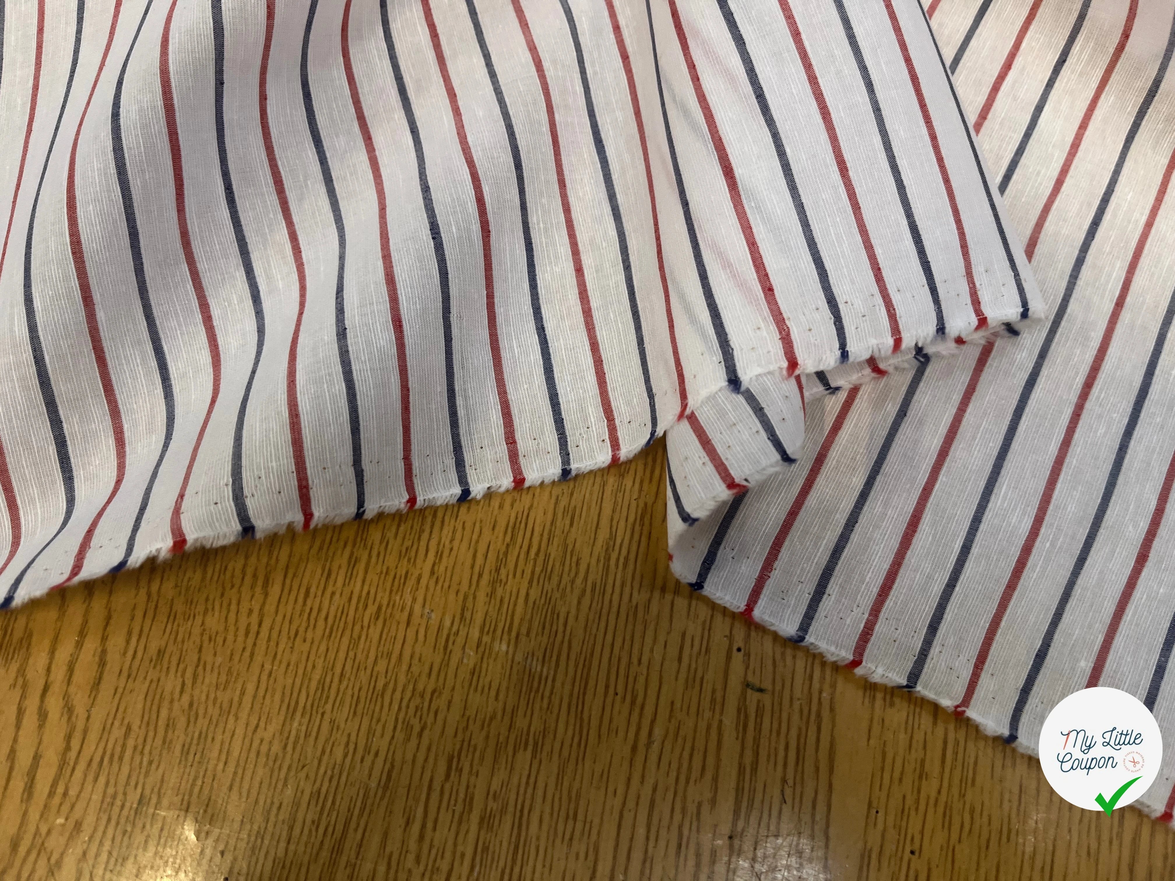 POPELINE DE COTON RAYURES BLEUES ET ROUGES PERPENDICULAIRE À LA LISIÈRE - My Little Coupon