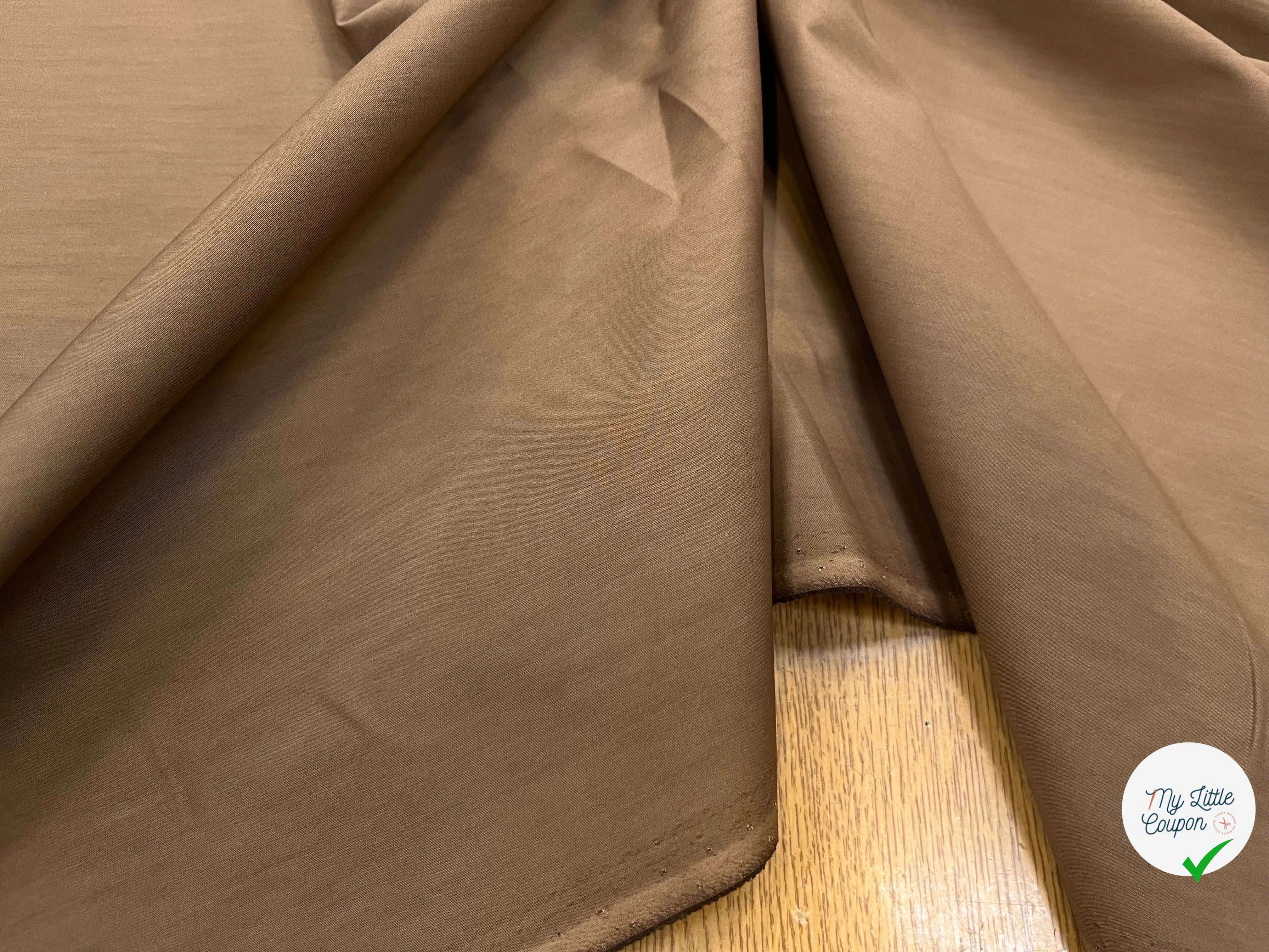 POPELINE DE COTON STRETCH LÈGEREMENT SATINÉE MOCHA 145CM - My Little Coupon