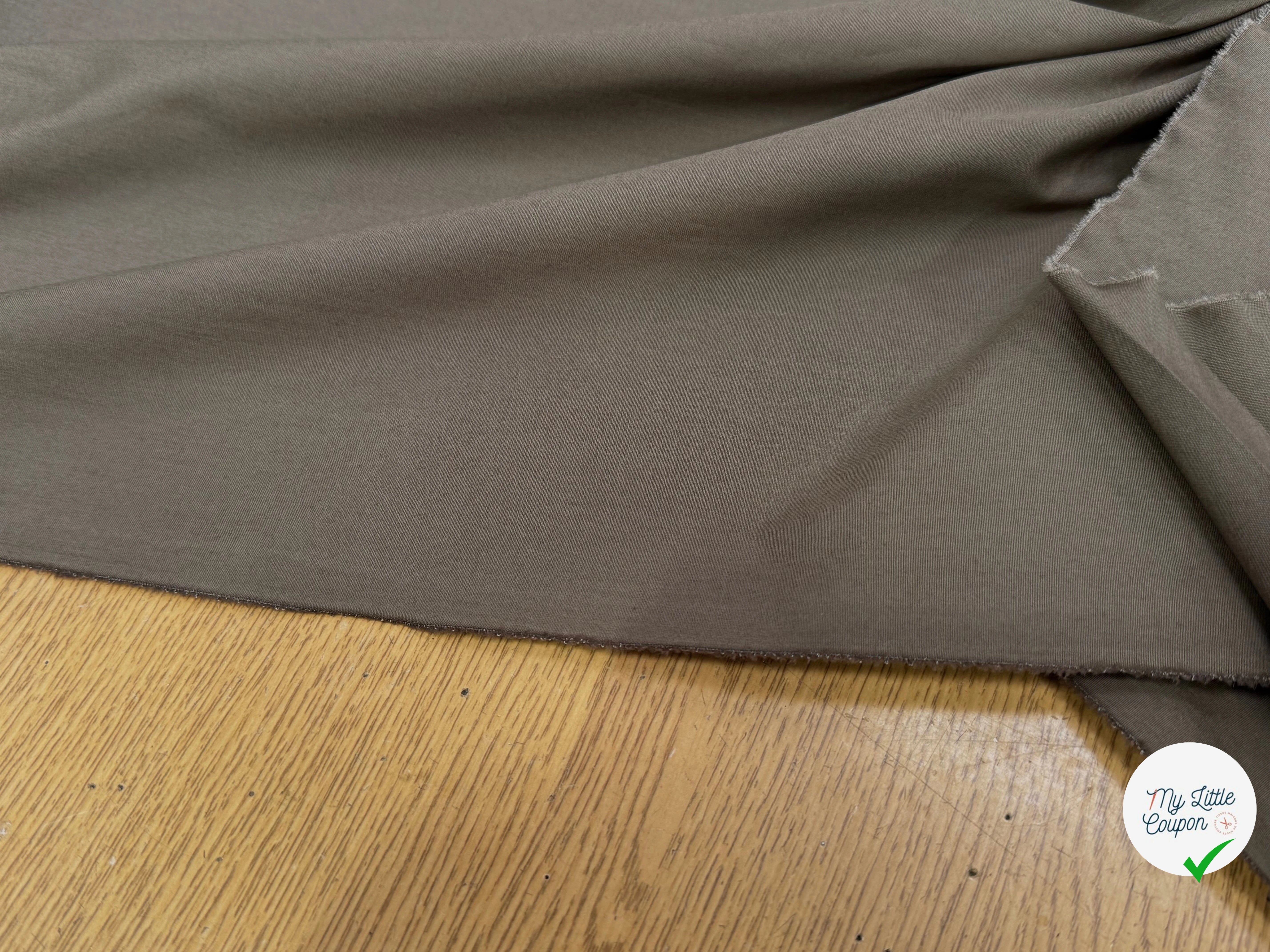 POPELINE DE COTON STRETCH SUBLIME GRIS KAKI ÉFFET CRAQUANT - My Little Coupon