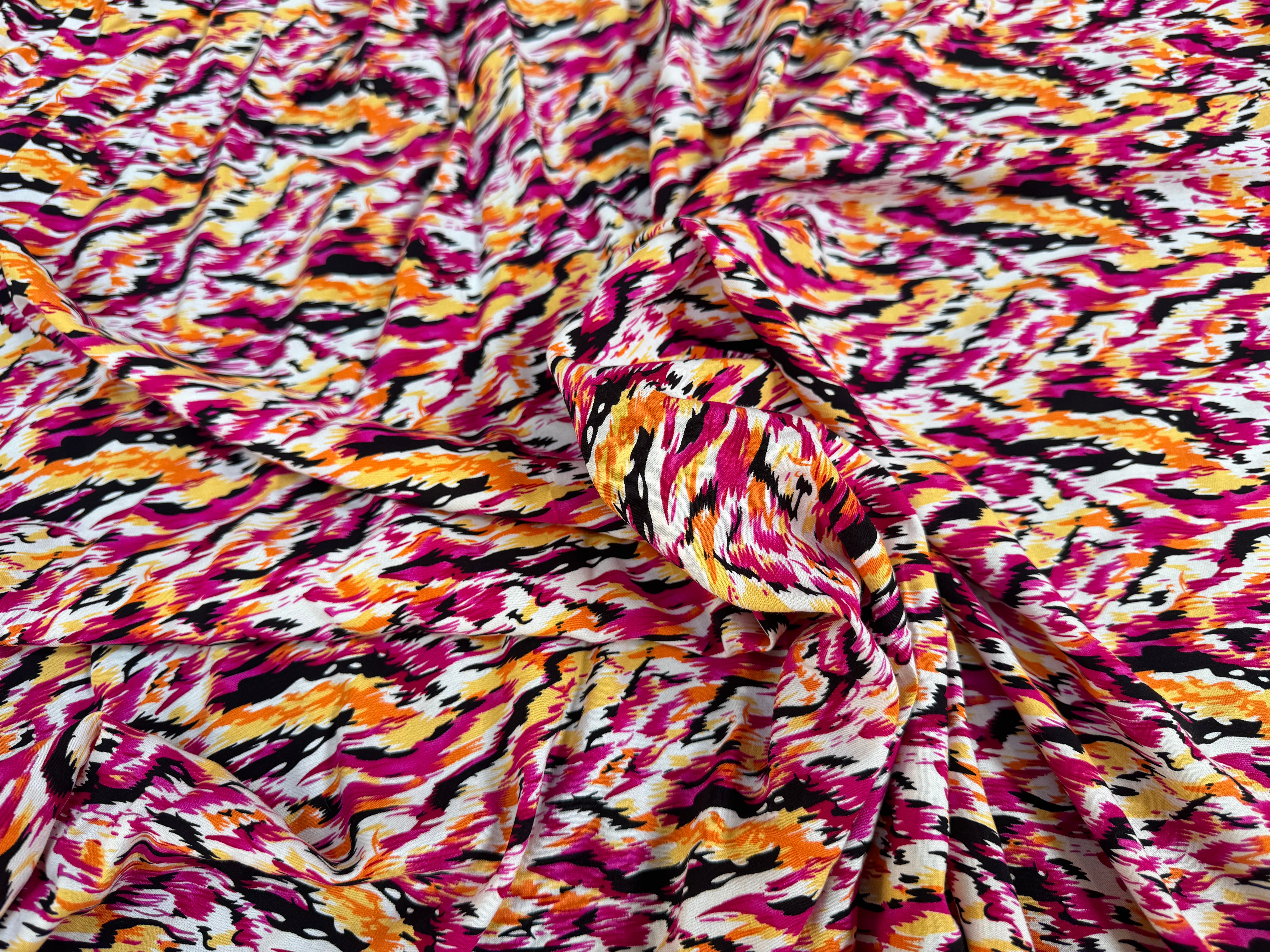 POPELINE DE VISCOSE TISSU IMPRIMÉ ABSTRAIT FUCHSIA - My Little Coupon