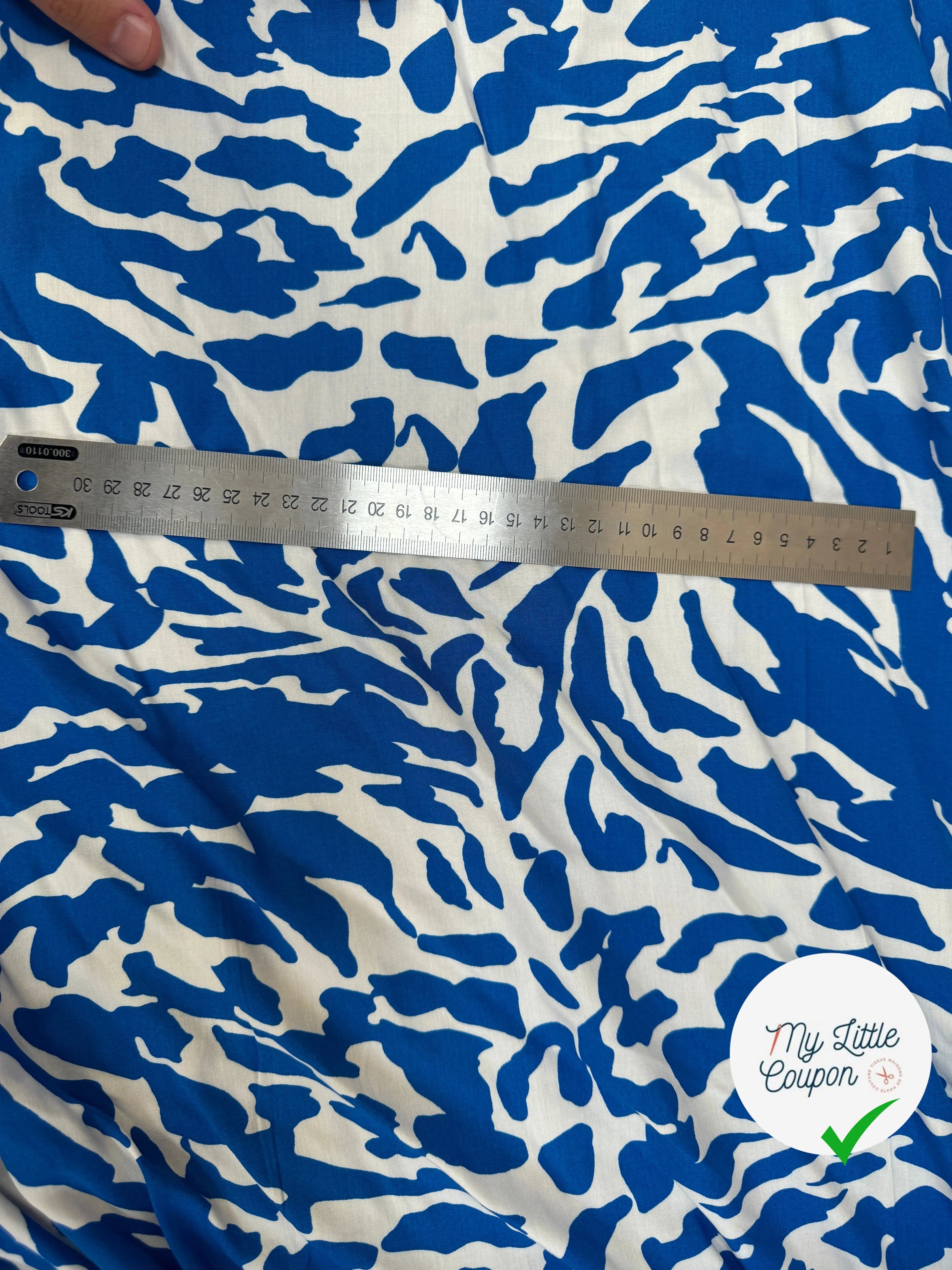 POPELINE DE VISCOSE TISSU IMPRIMÉ CAMOUFLAGE BLEU - My Little Coupon