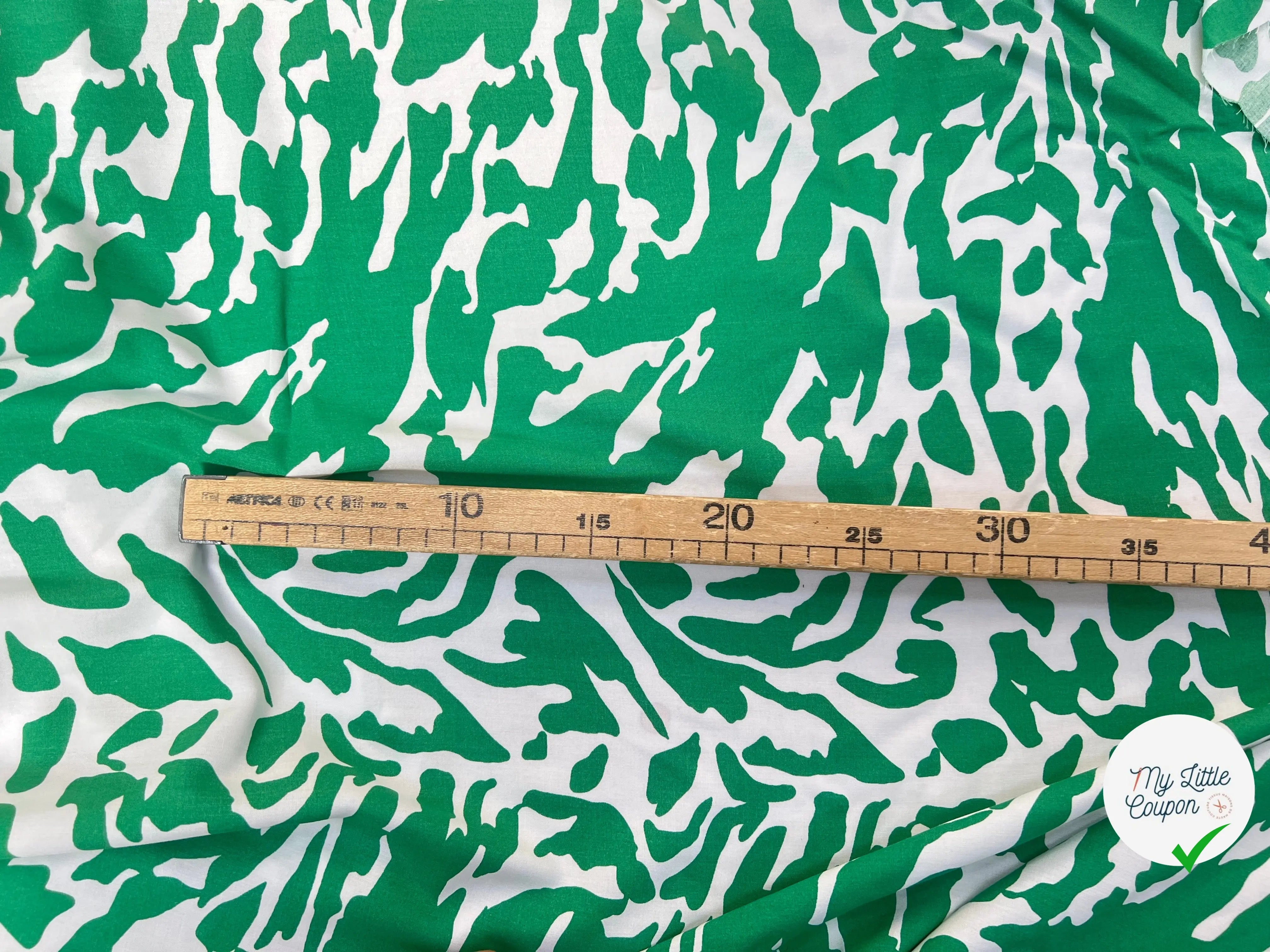 POPELINE DE VISCOSE TISSU IMPRIMÉ CAMOUFLAGE VERT - My Little Coupon