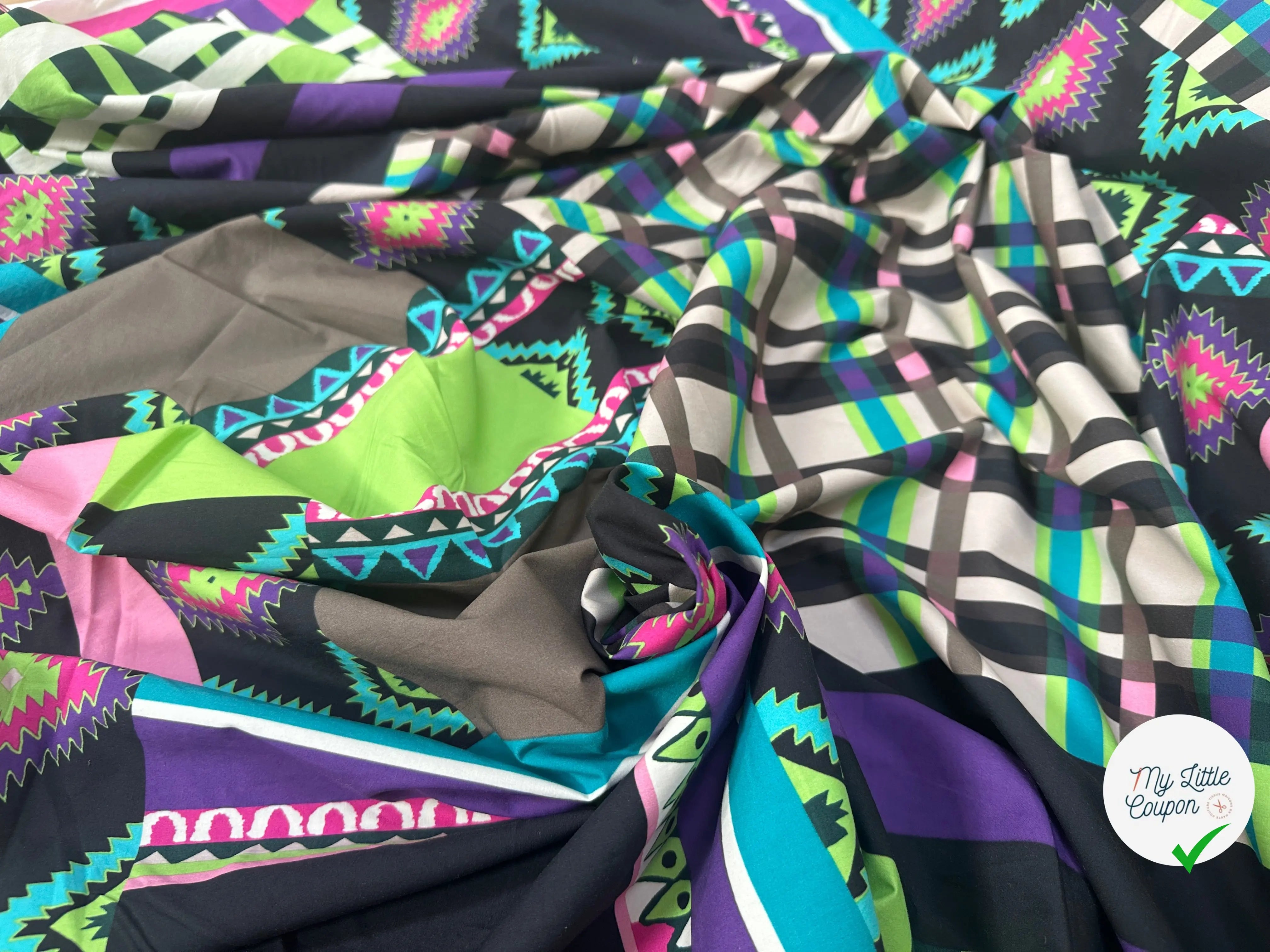 POPELINE IMPRIMÉE À GROS MOTIFS PERU ET TARTAN TENDANCE BEIGE - My Little Coupon