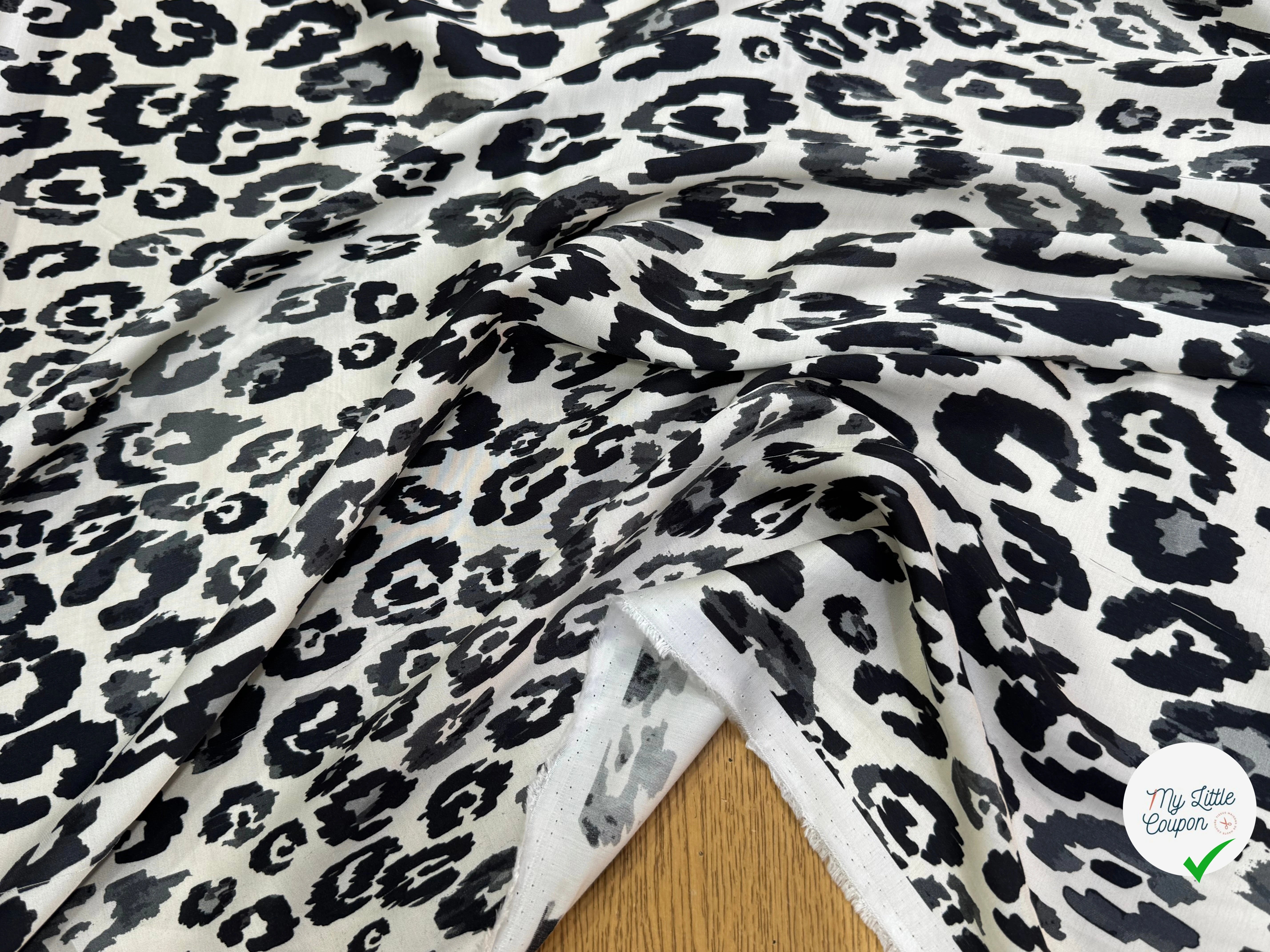 SATIN 100% VISCOSE SUPER FLUIDE ET DOUCE FOND ÉCRU LÉOPARD NOIR - My Little Coupon
