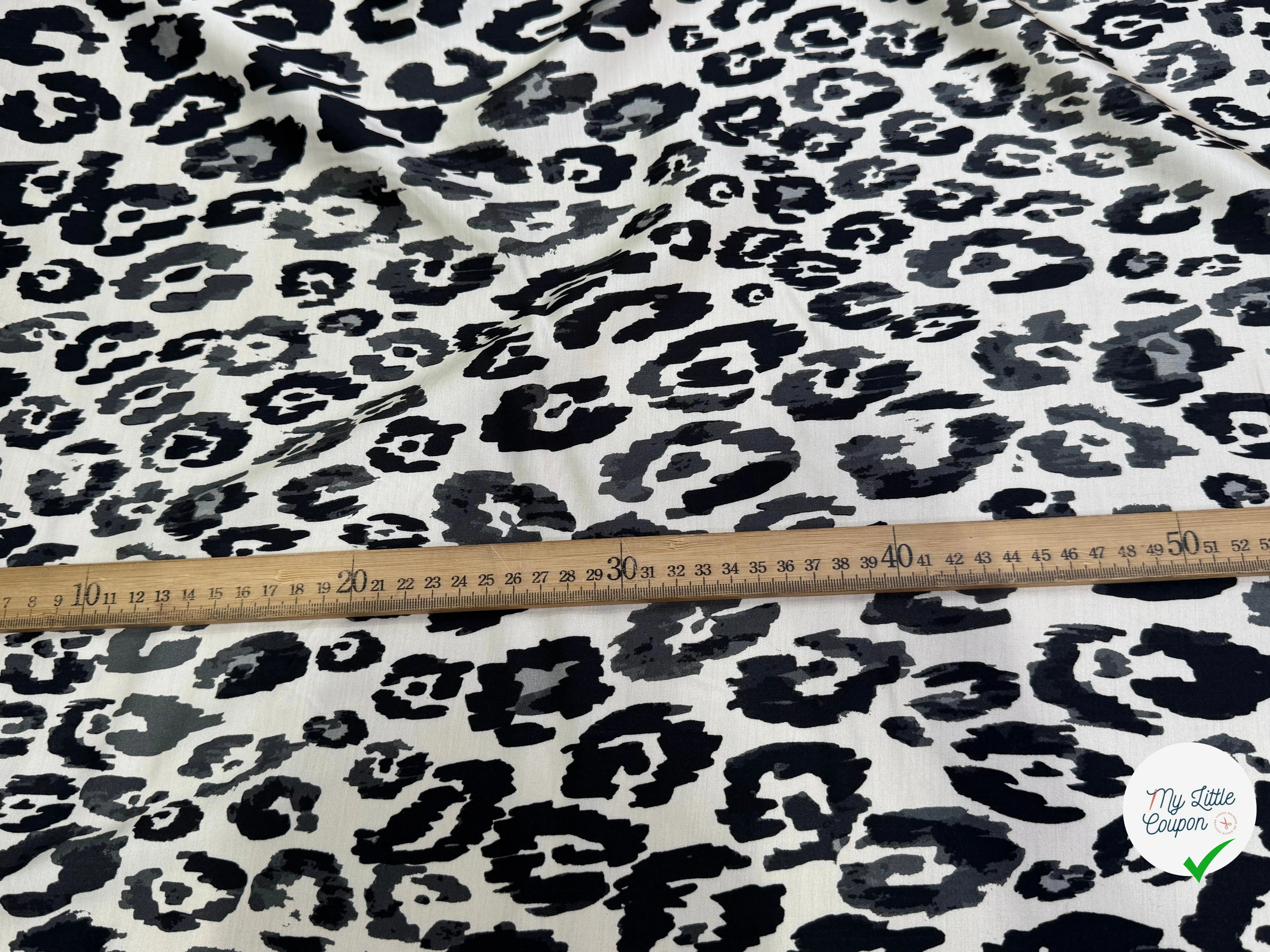 SATIN 100% VISCOSE SUPER FLUIDE ET DOUCE FOND ÉCRU LÉOPARD NOIR - My Little Coupon