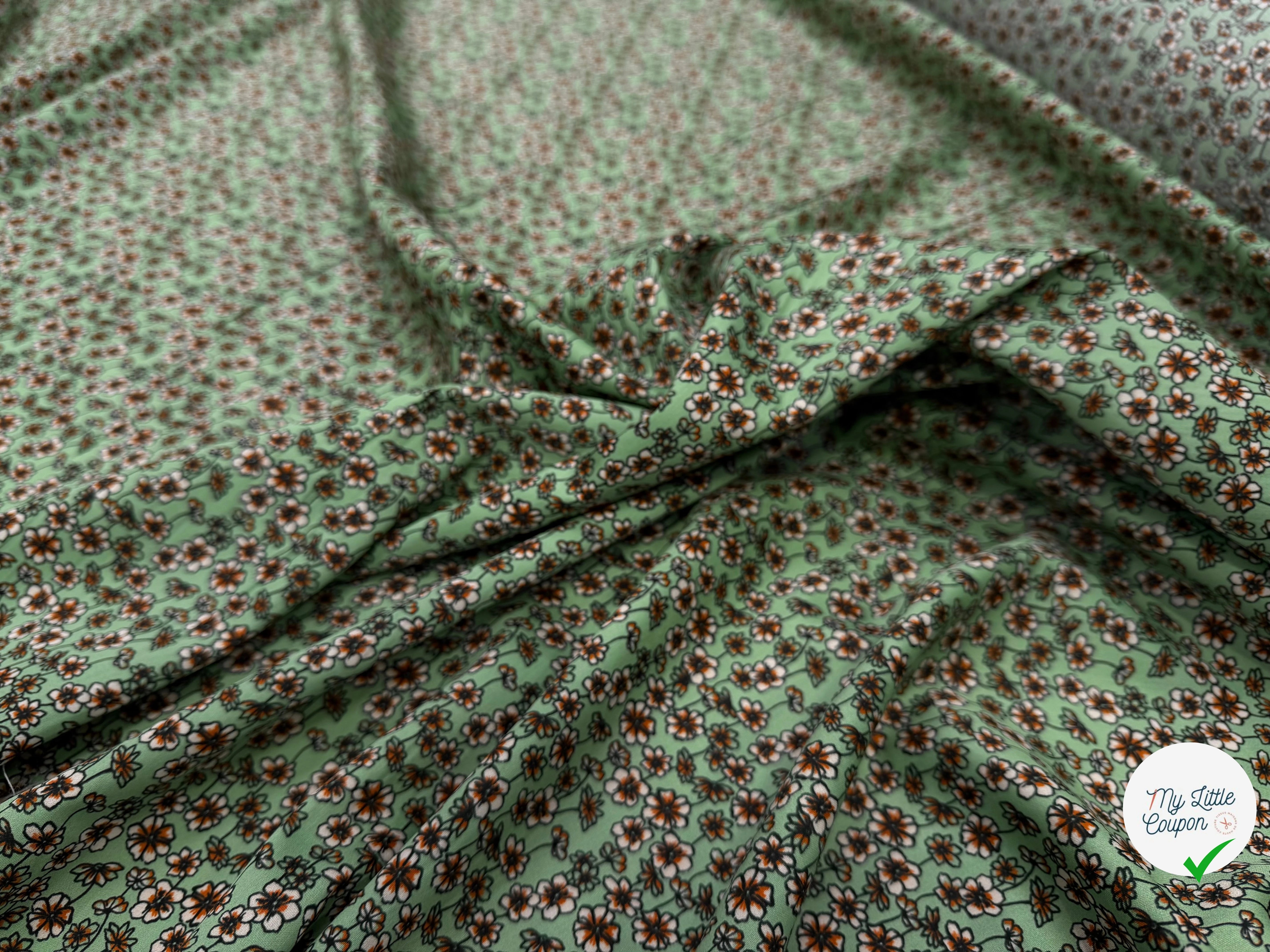 SATIN DE COTON FLEURS FOND VERT PREMIUM COMO - My Little Coupon