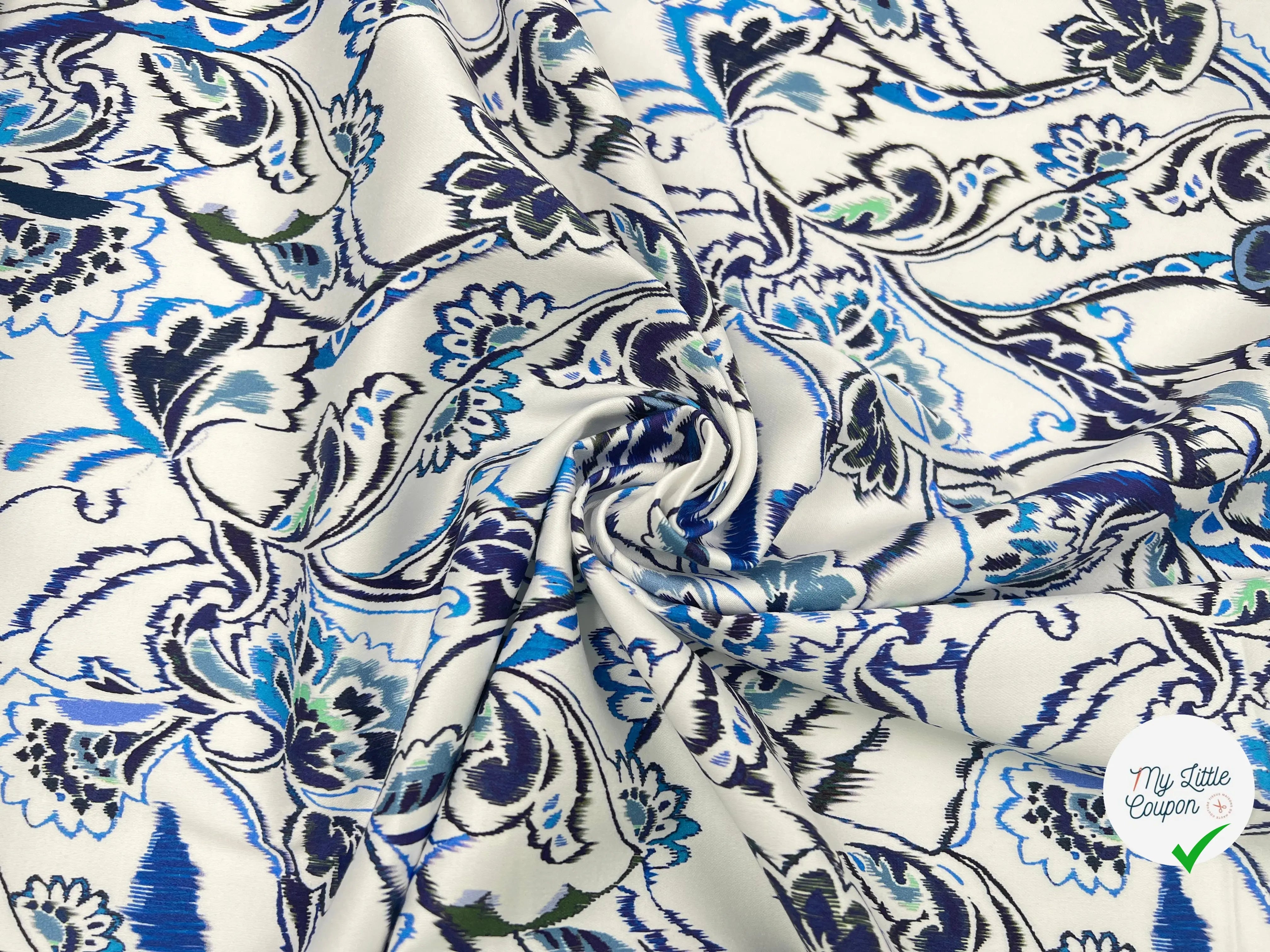 SATIN DE COTON STRETCH FLEUR D'ORIENT BLEU FOND BLANC MSO