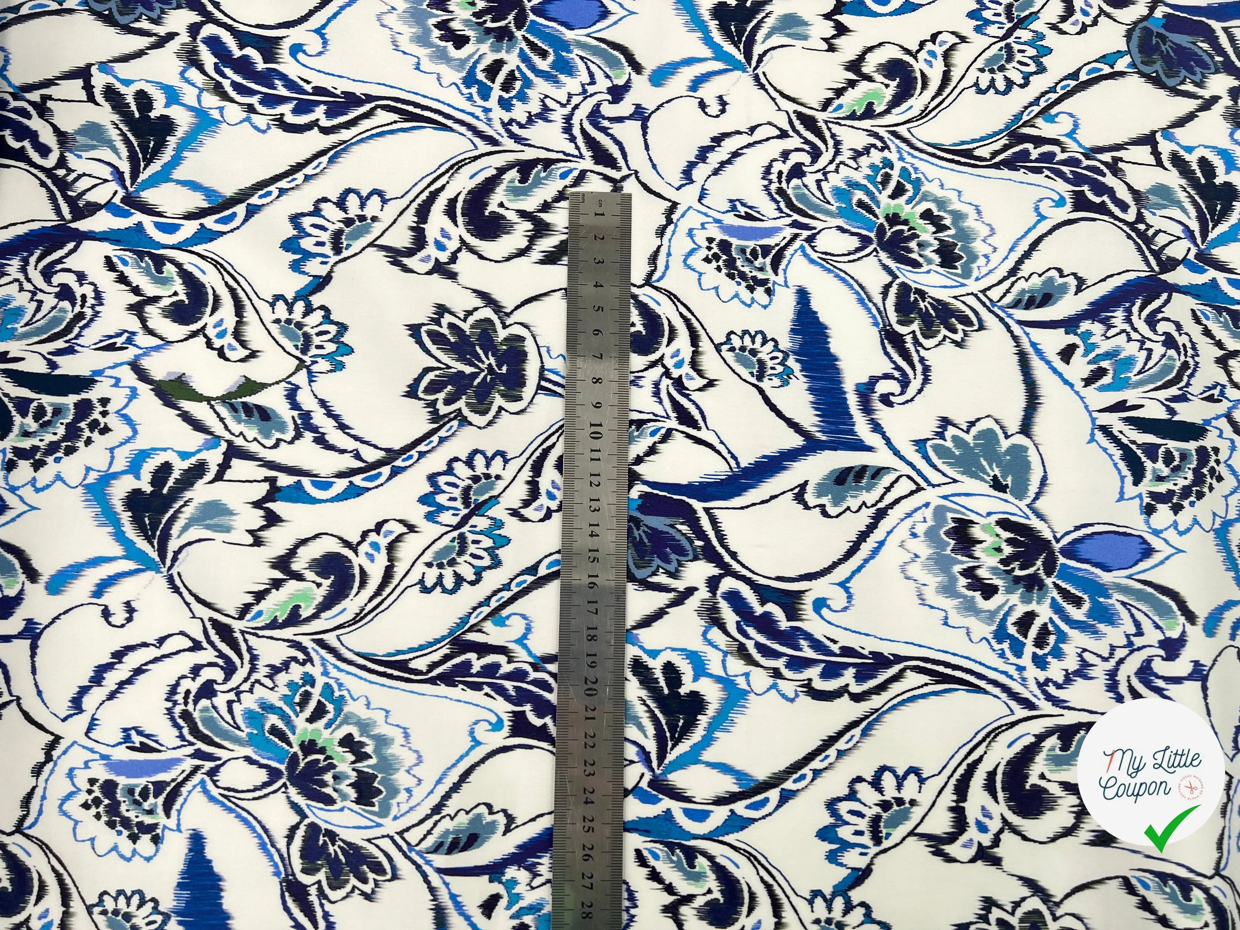 SATIN DE COTON STRETCH FLEUR D'ORIENT BLEU FOND BLANC MSO