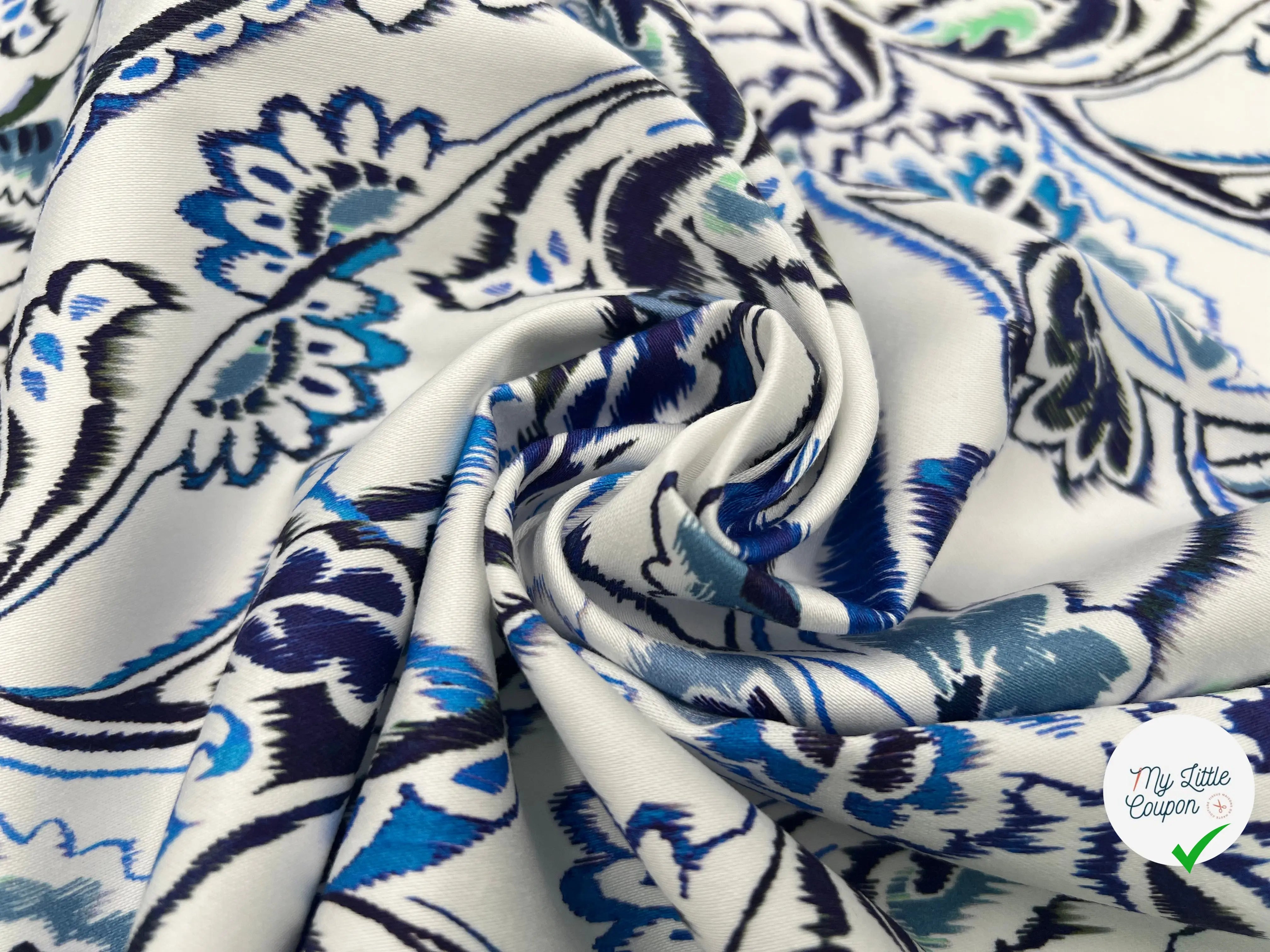 SATIN DE COTON STRETCH FLEUR D'ORIENT BLEU FOND BLANC MSO