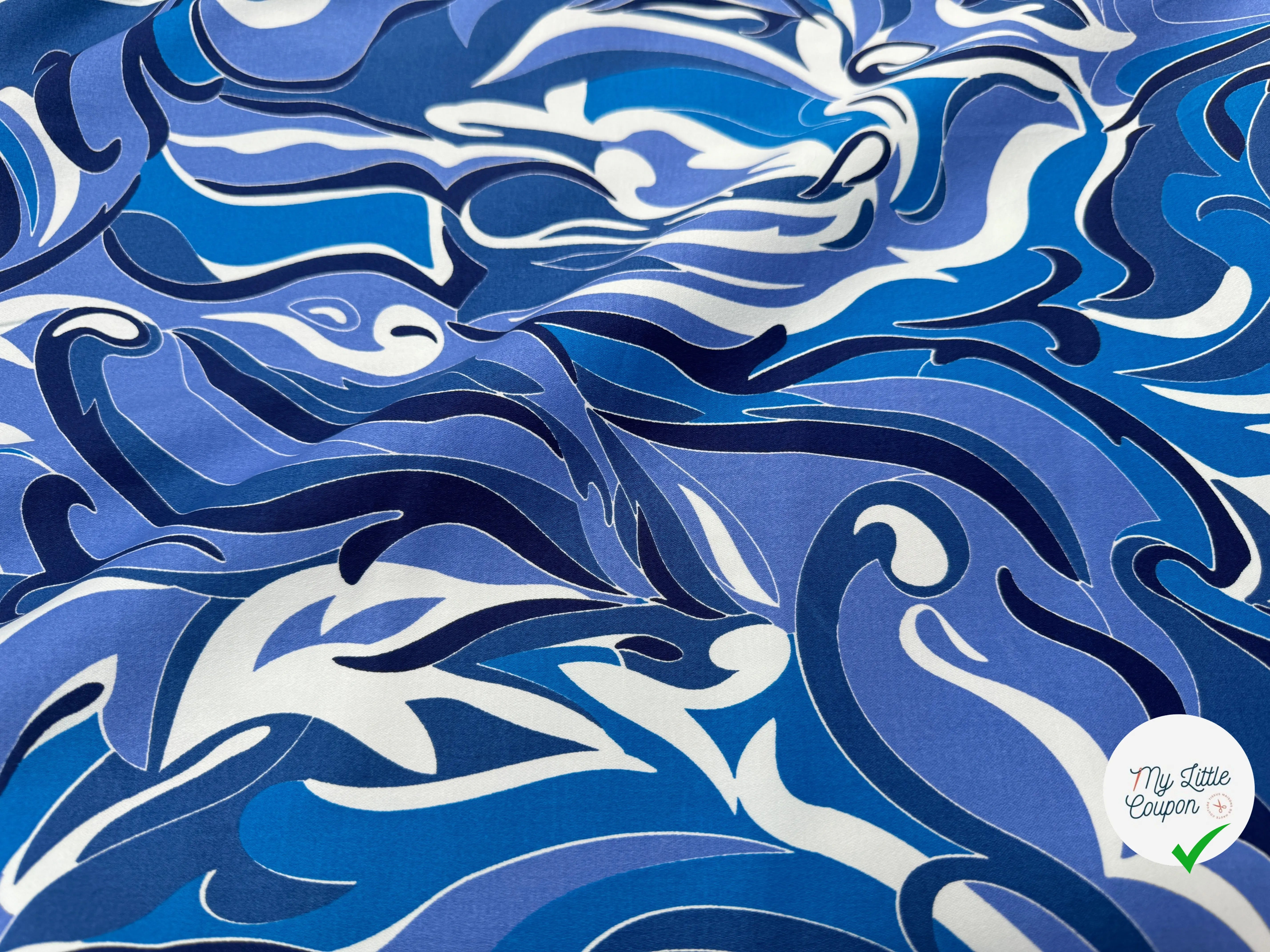 SATIN DE COTON TISSU IMPRIMÉ ABSTRAIT COBALT - My Little Coupon