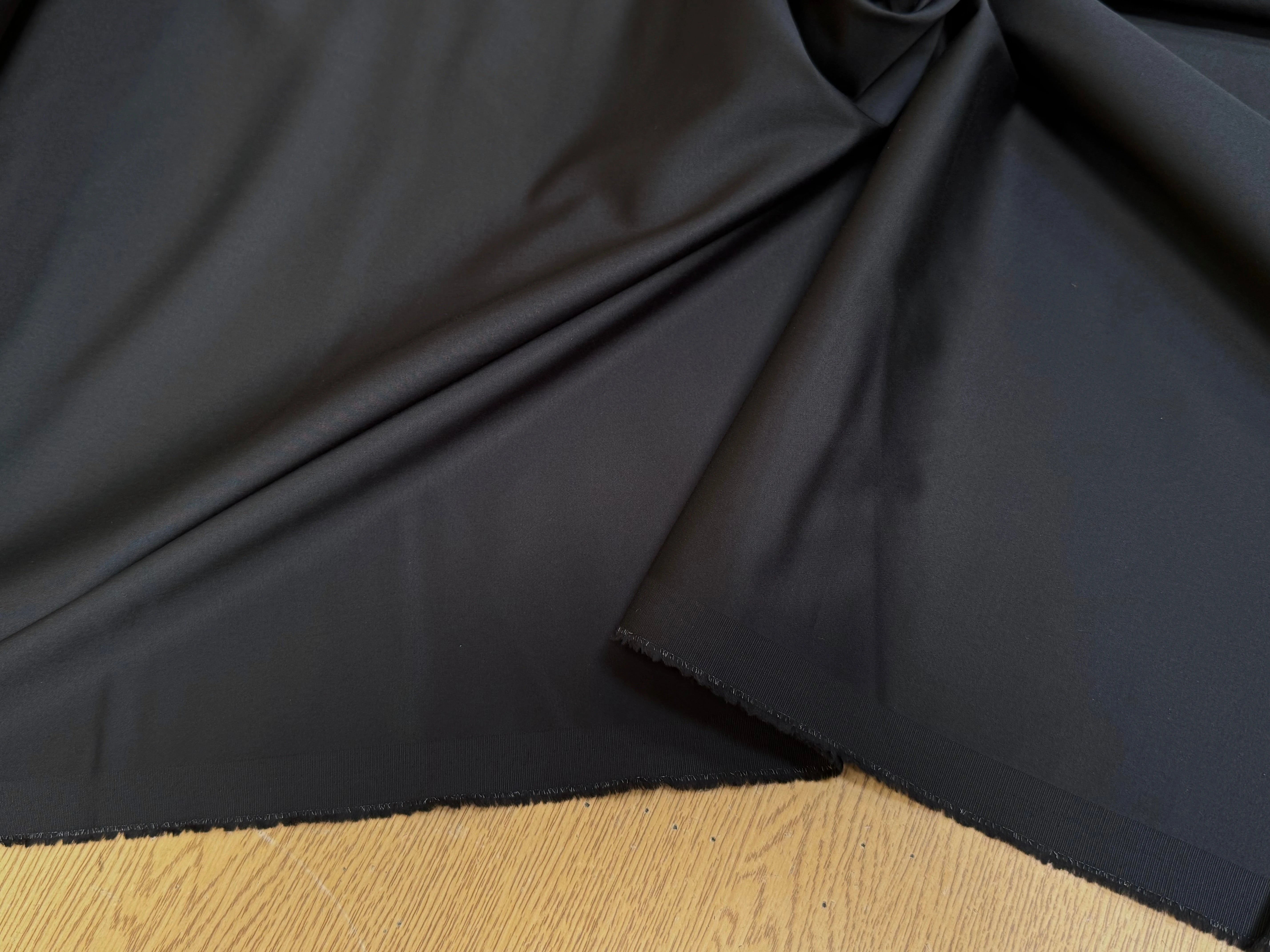 SATIN DE COTON UNI NOIR QUALITÉ COUTURE - My Little Coupon