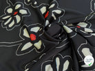 SATIN DE POLYESTER IMPRIMÉ MARGUERITES FOND NOIR - My Little Coupon
