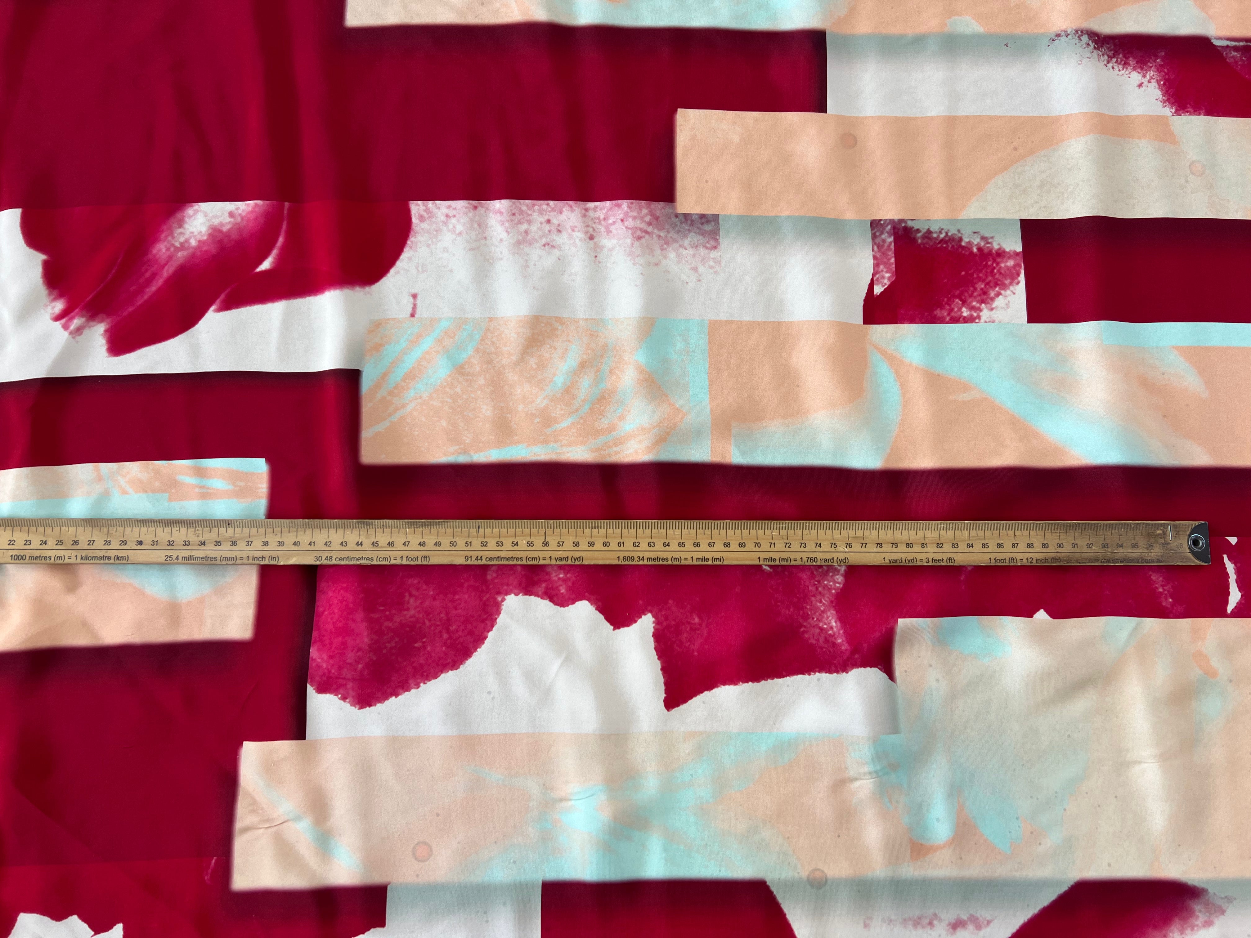 SATIN DE SOIE ABSTRACTION CARMIN MLC INTERN