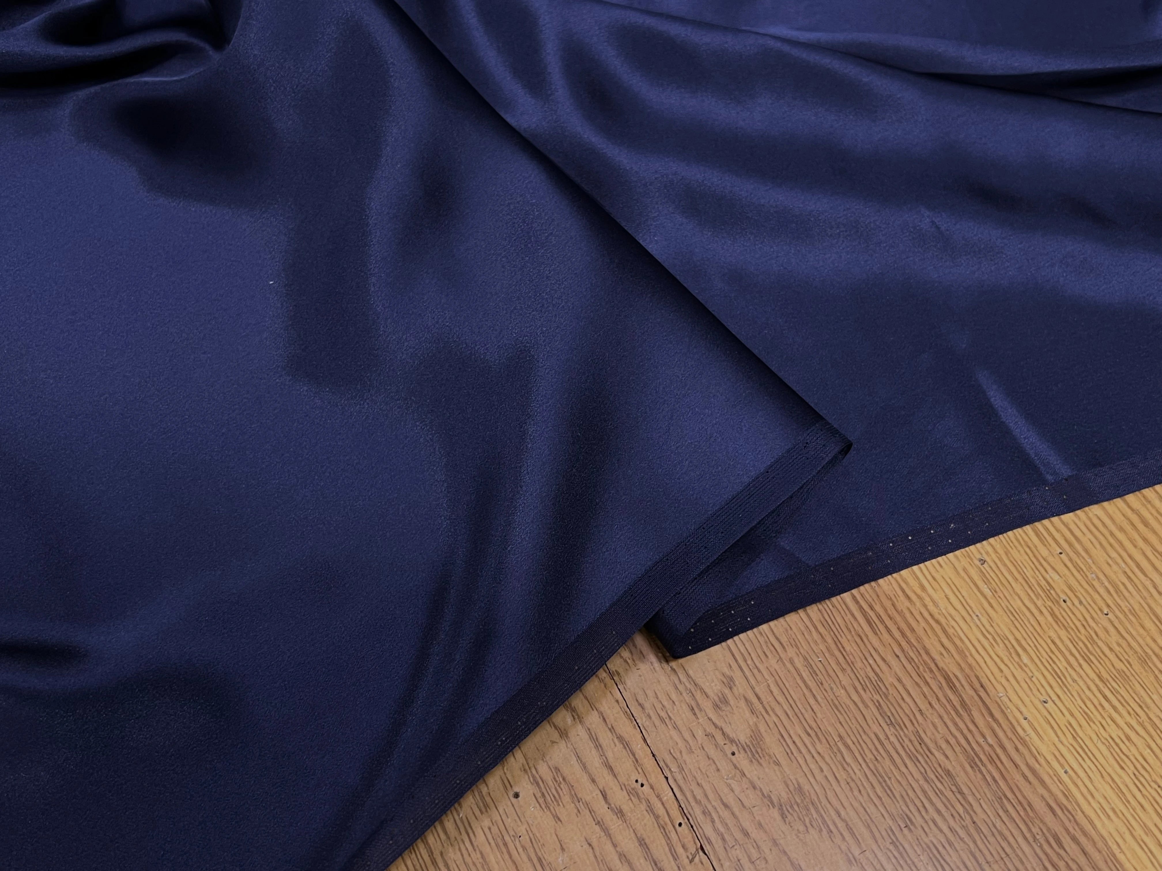 SATIN DE SOIE BLEU MARINE FLUIDE 100% SOIE 140CM - My Little Coupon