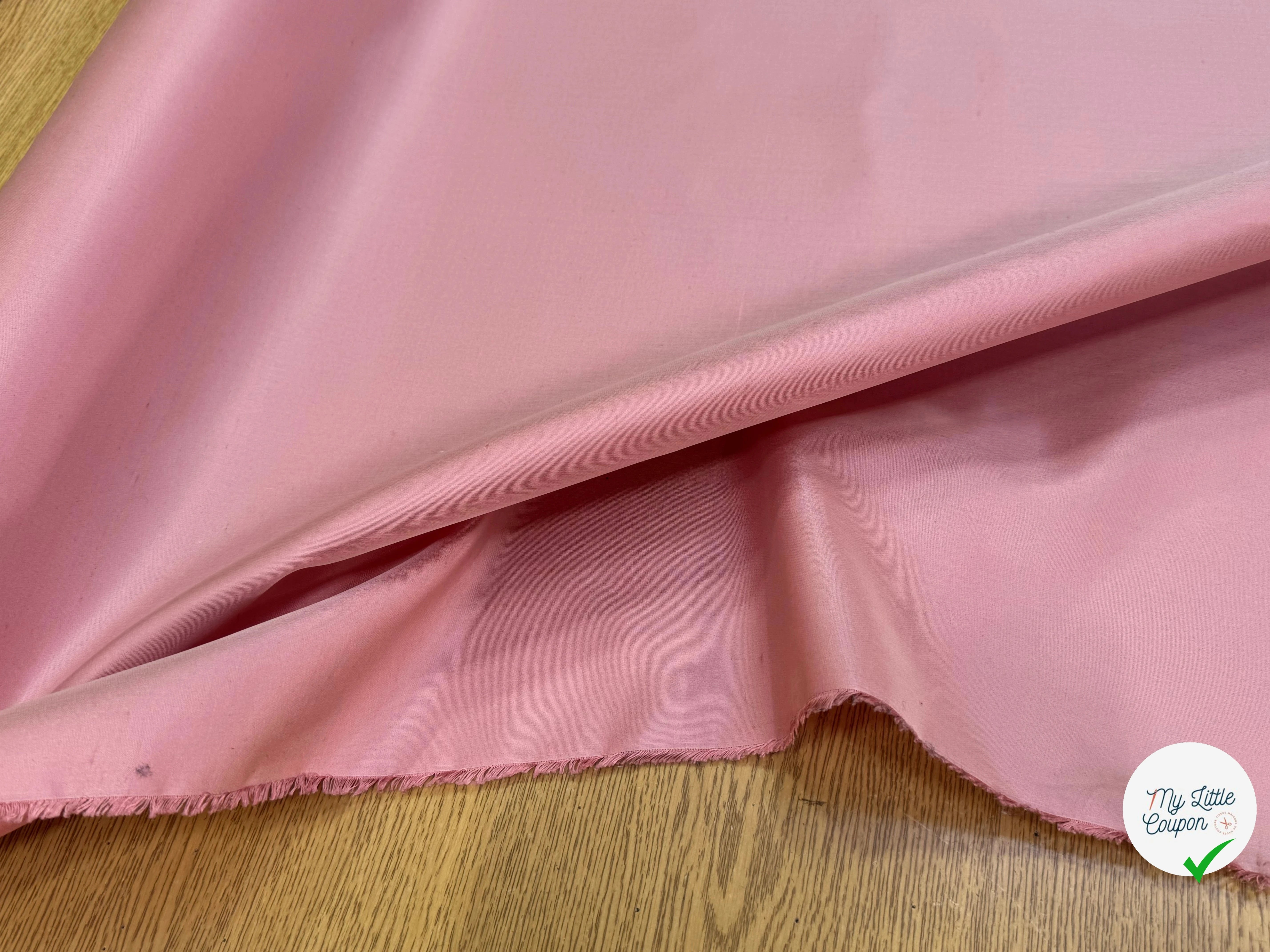 SATIN DE SOIE TYPE DUCHESSE TEXTURÉ BELLE TENUE ROSE CORAIL - My Little Coupon