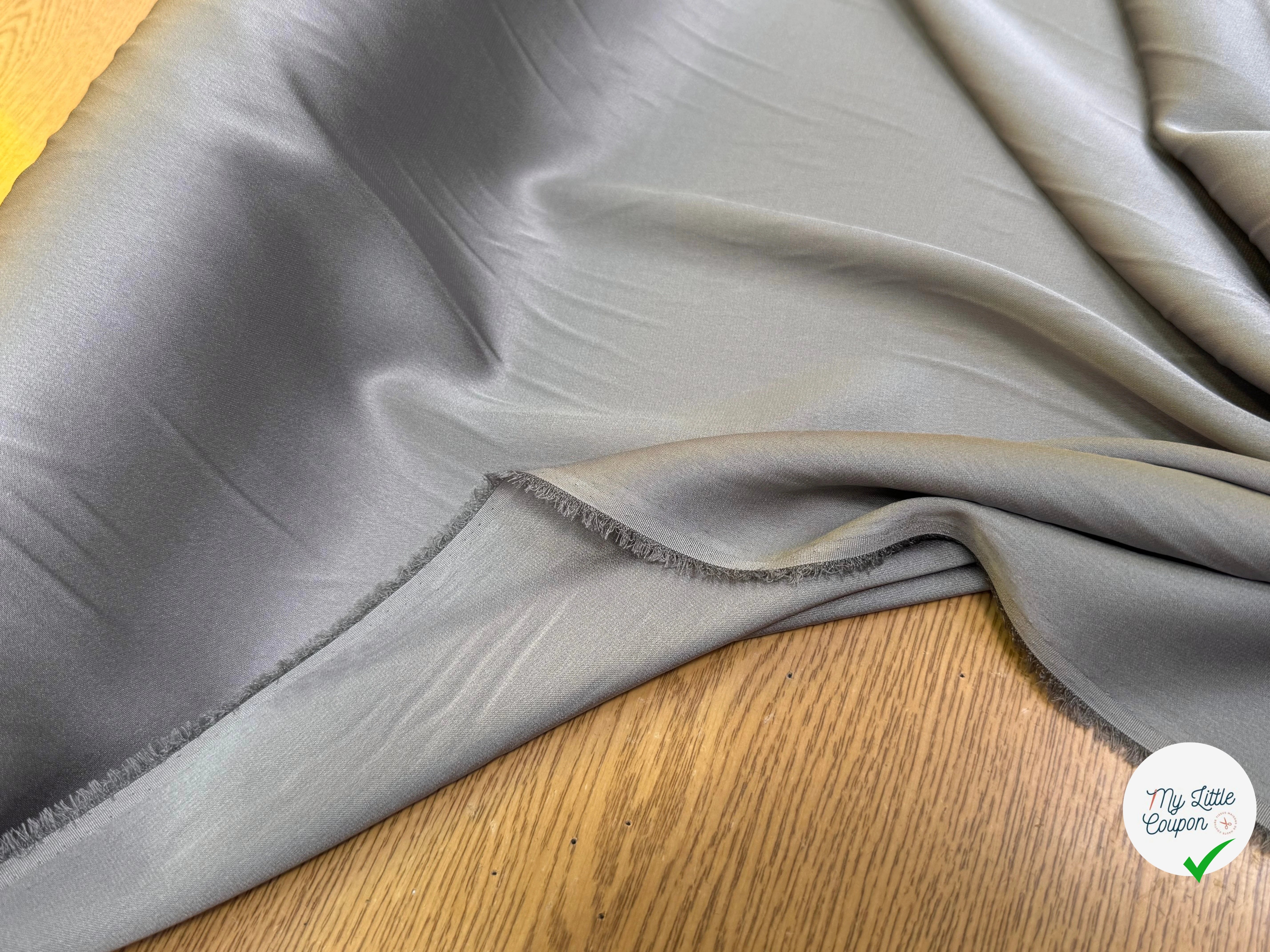 SATIN DE SOIE LOURD STRETCH 22 MOMME GRIS MÉTAL - My Little Coupon