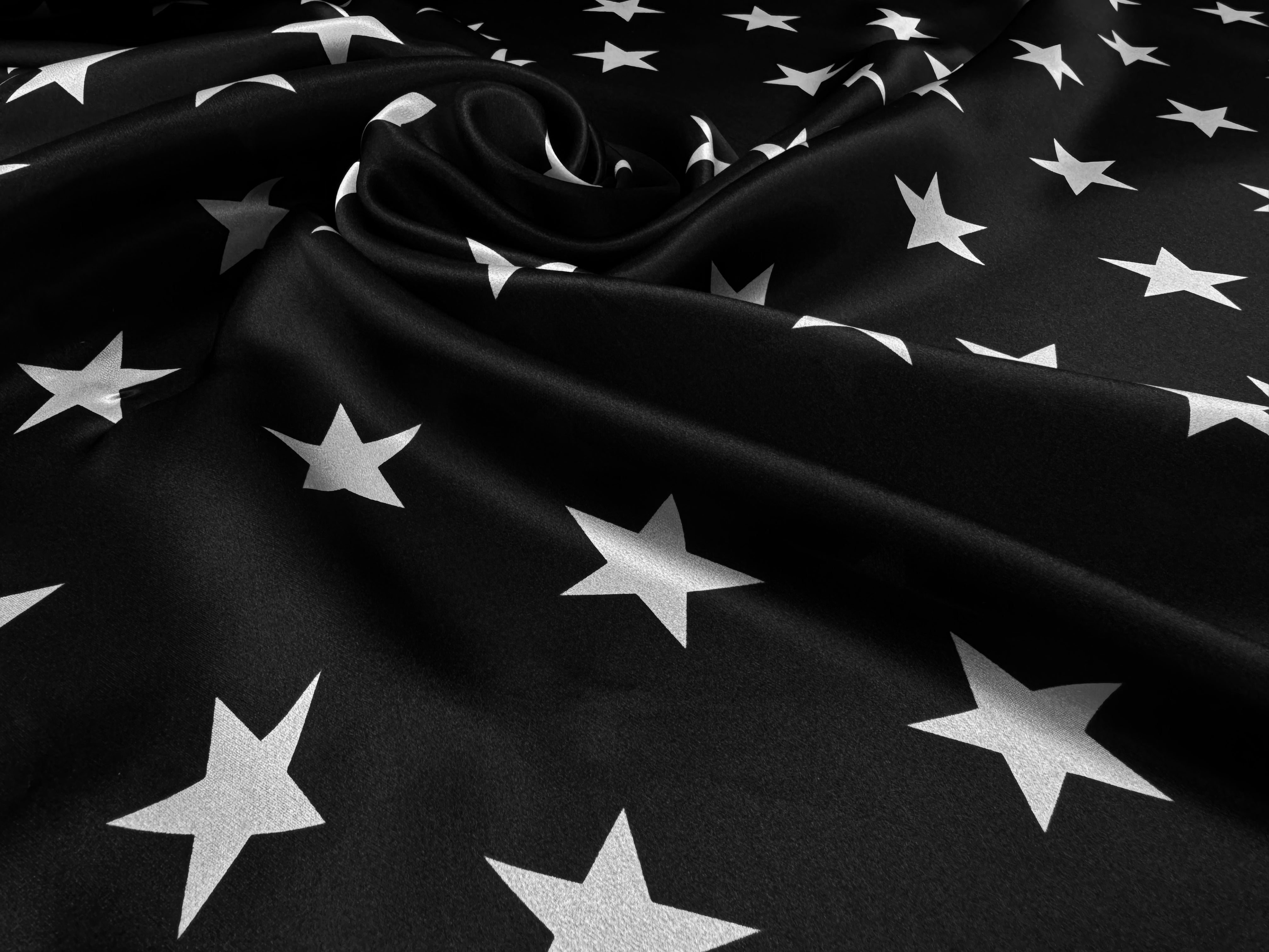 SATIN DE SOIE PRINT ÉTOILÉ FOND NOIR - My Little Coupon