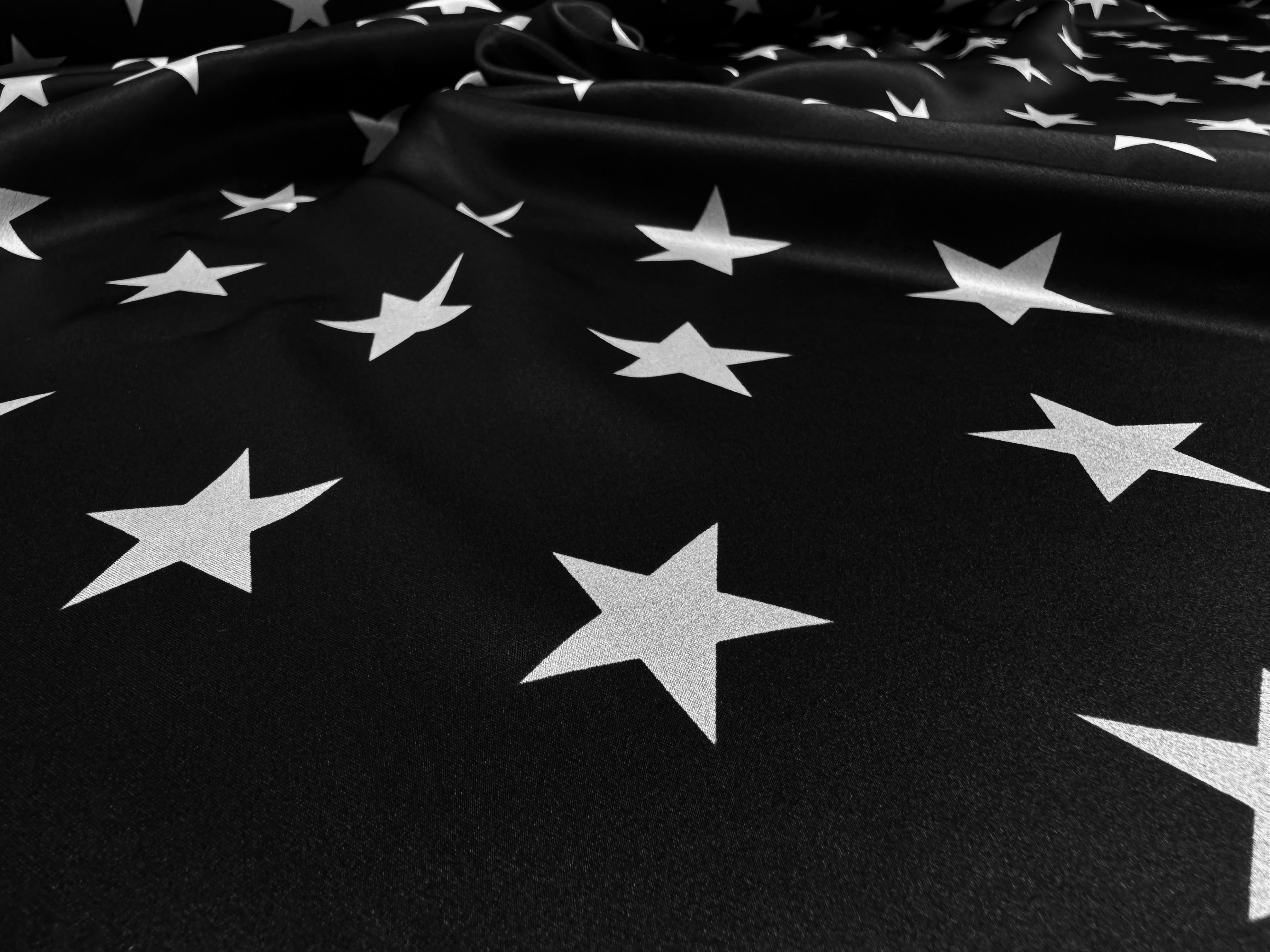 SATIN DE SOIE PRINT ÉTOILÉ FOND NOIR - My Little Coupon