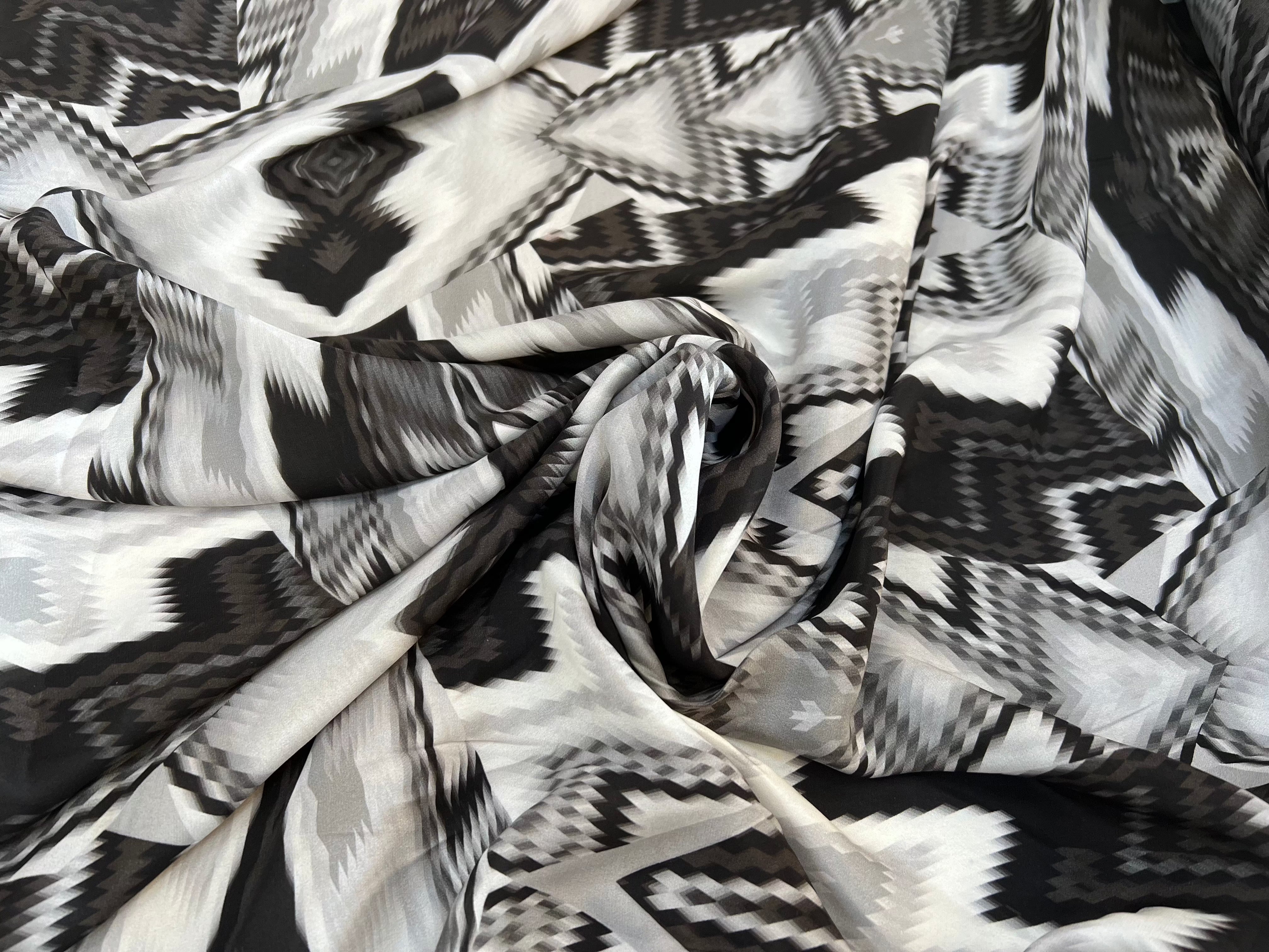 SATIN DE SOIE RÊVE EN NOIR ET BLANC MLC INTERN