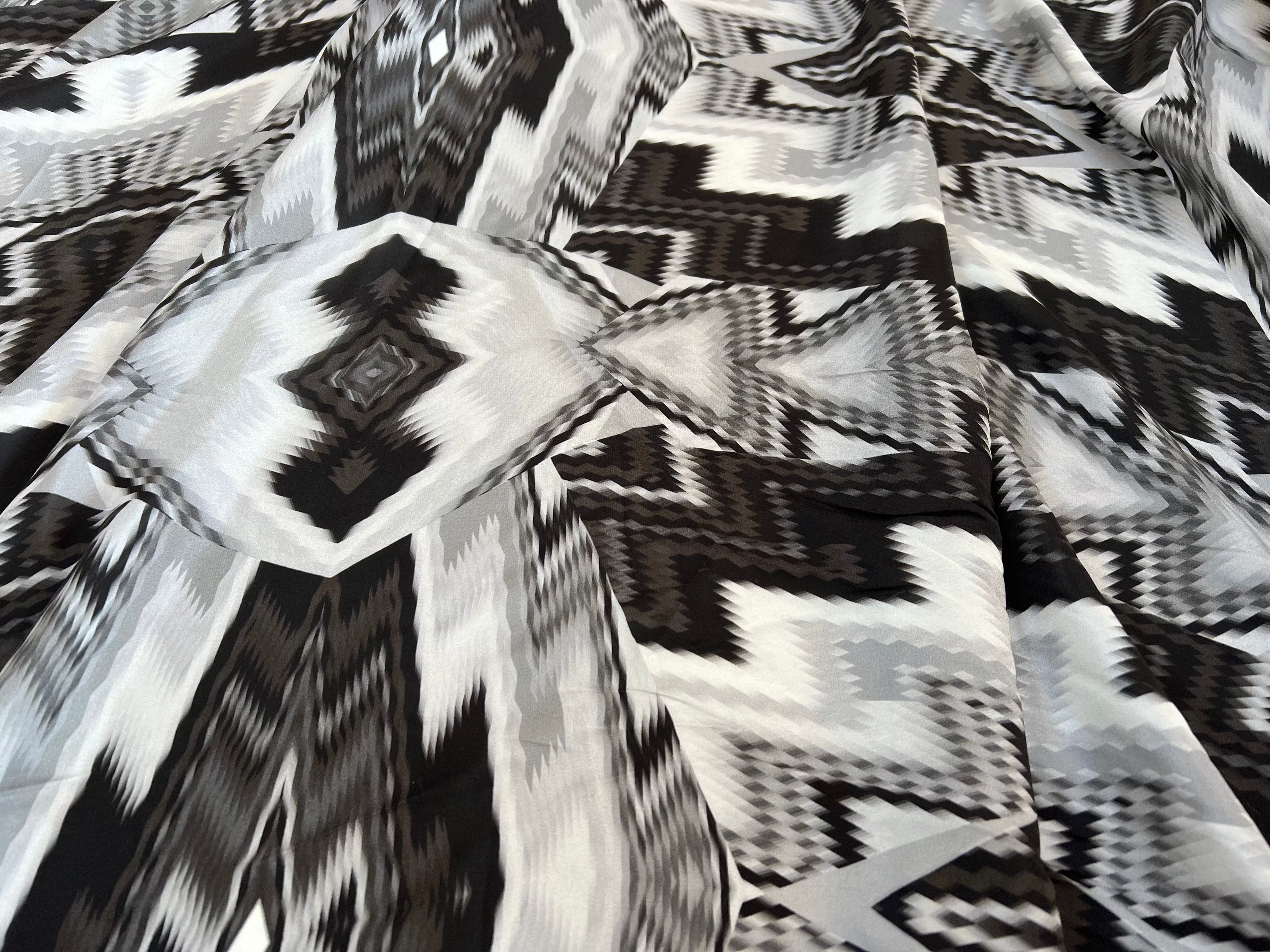 SATIN DE SOIE RÊVE EN NOIR ET BLANC MLC INTERN