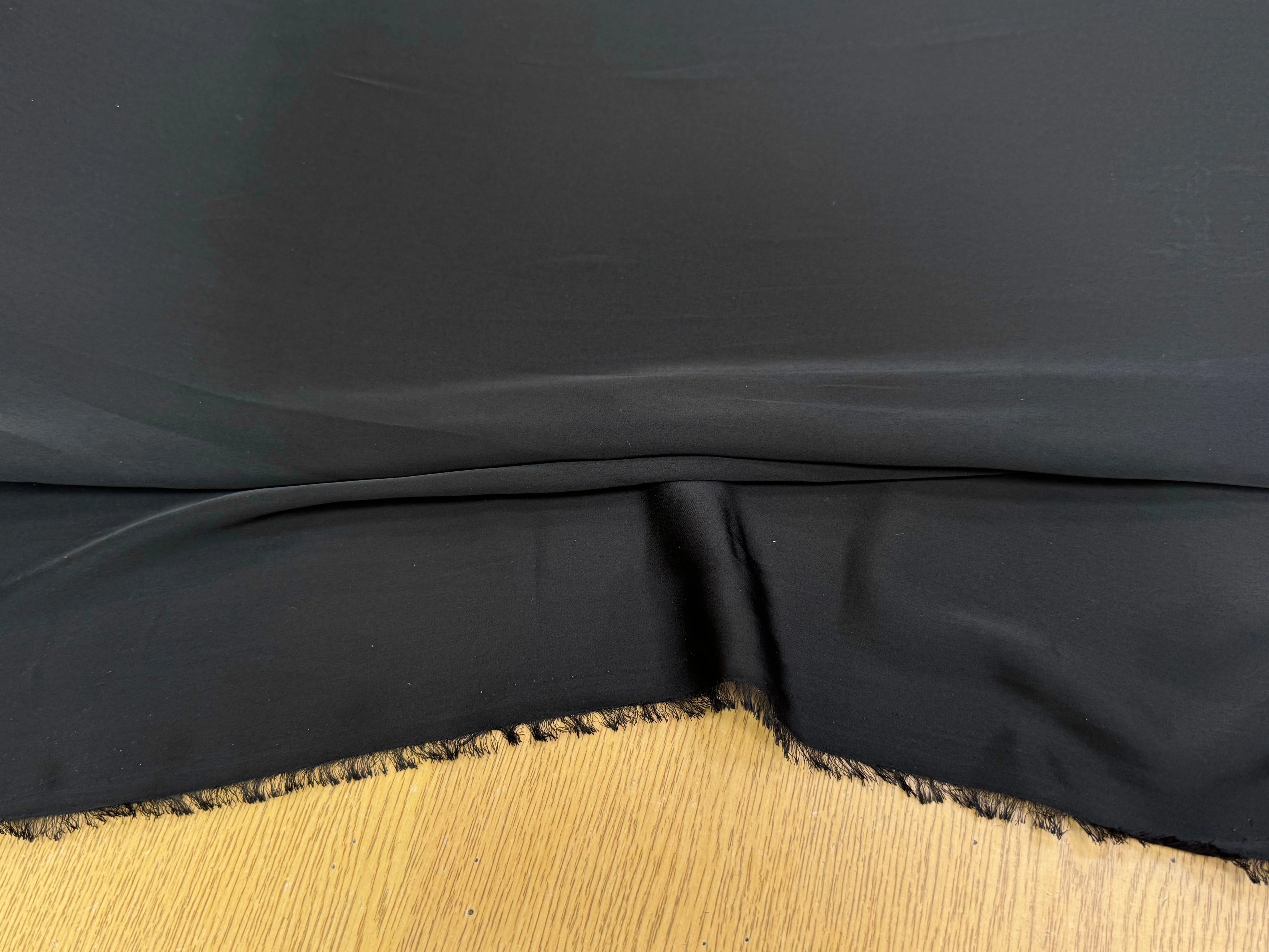 SATIN DÉLICAT NOIR TOMBÉ FLUIDE - My Little Coupon