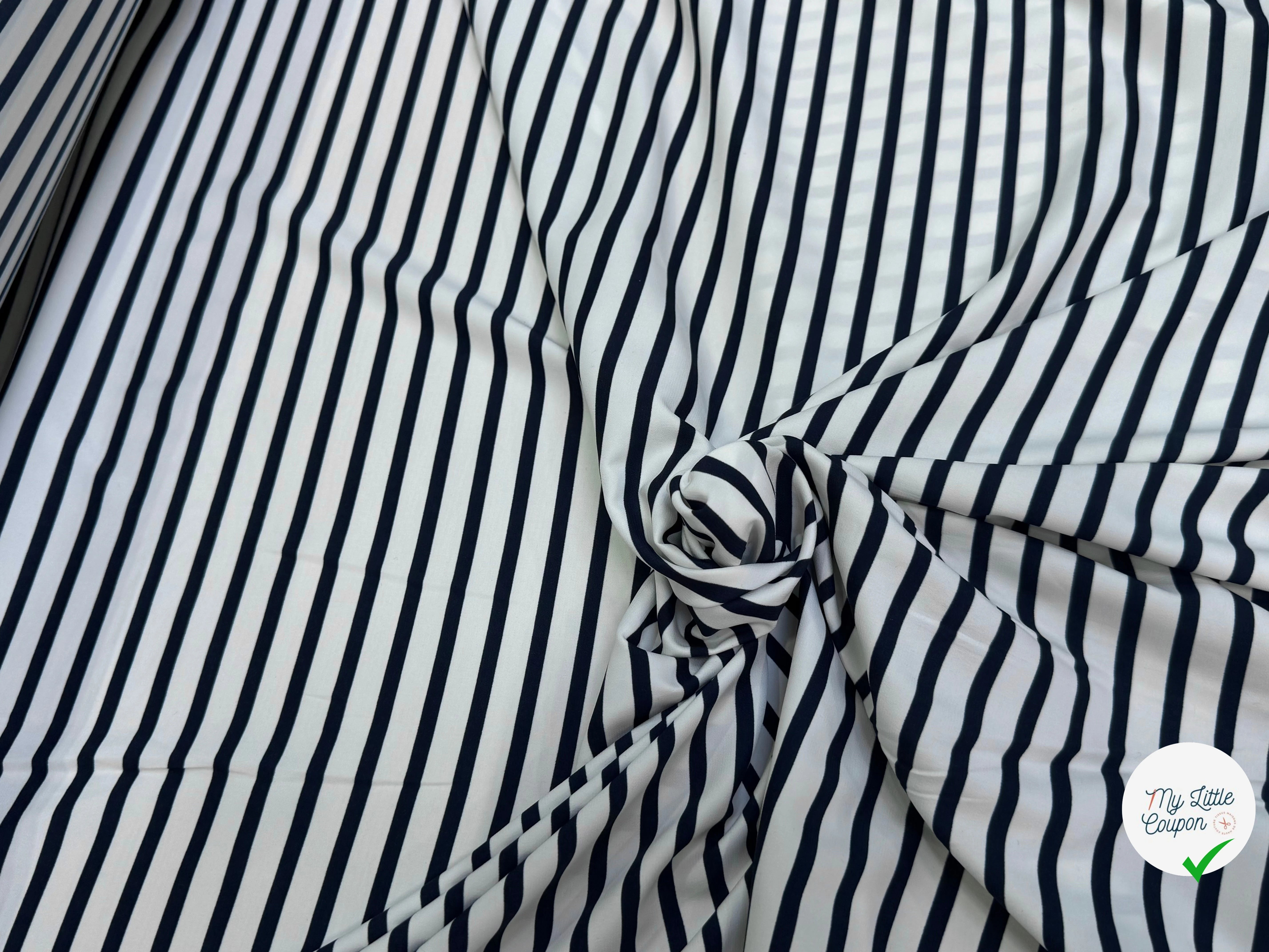 SATIN FLUIDE RAYURES BLEUES HORIZONTALES FOND ÉCRU STRETCH - My Little Coupon
