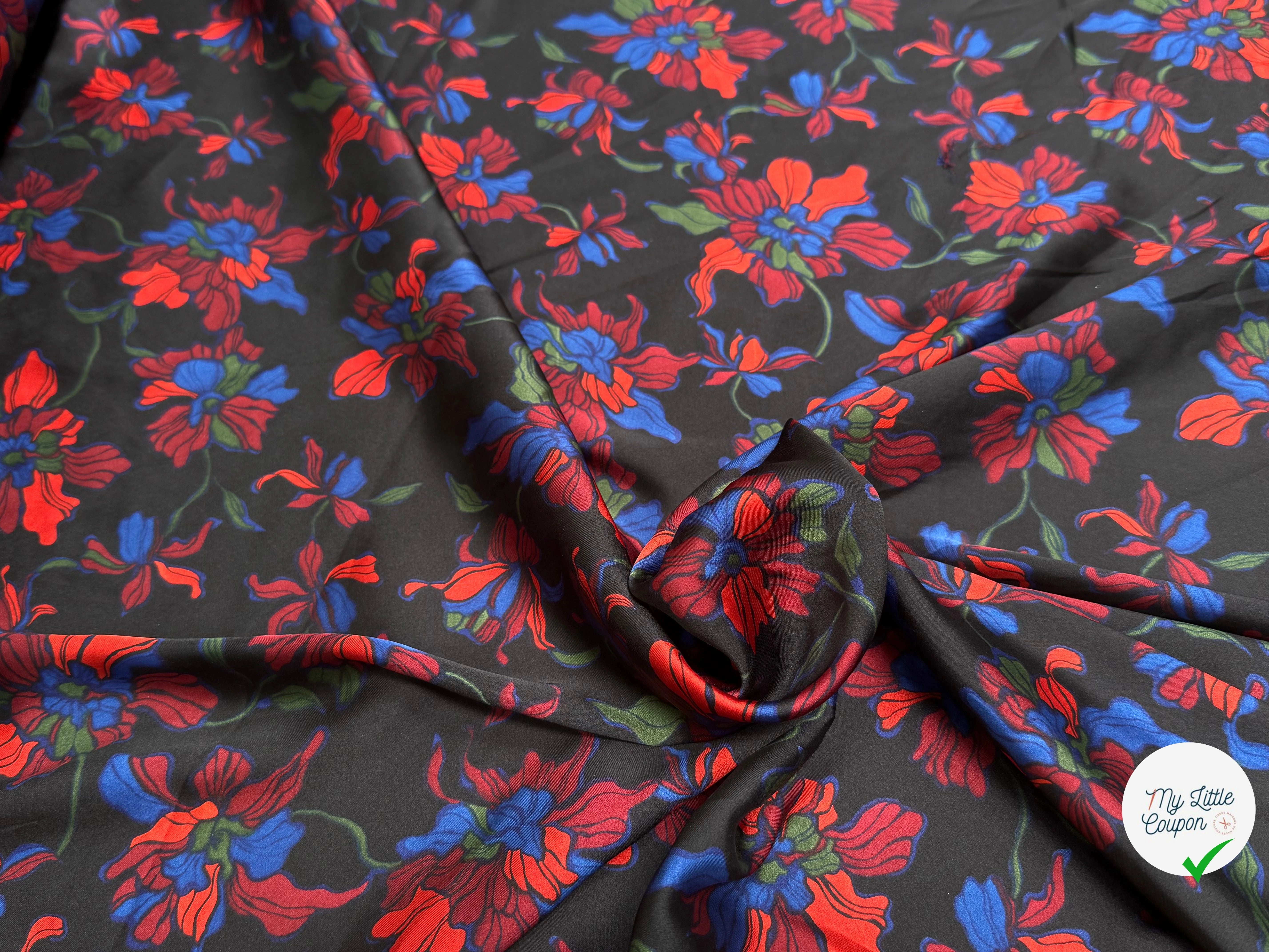 SATIN FLUIDE ULTRA BEAU À GROSSES FLEURS SUR FOND NOIR - My Little Coupon