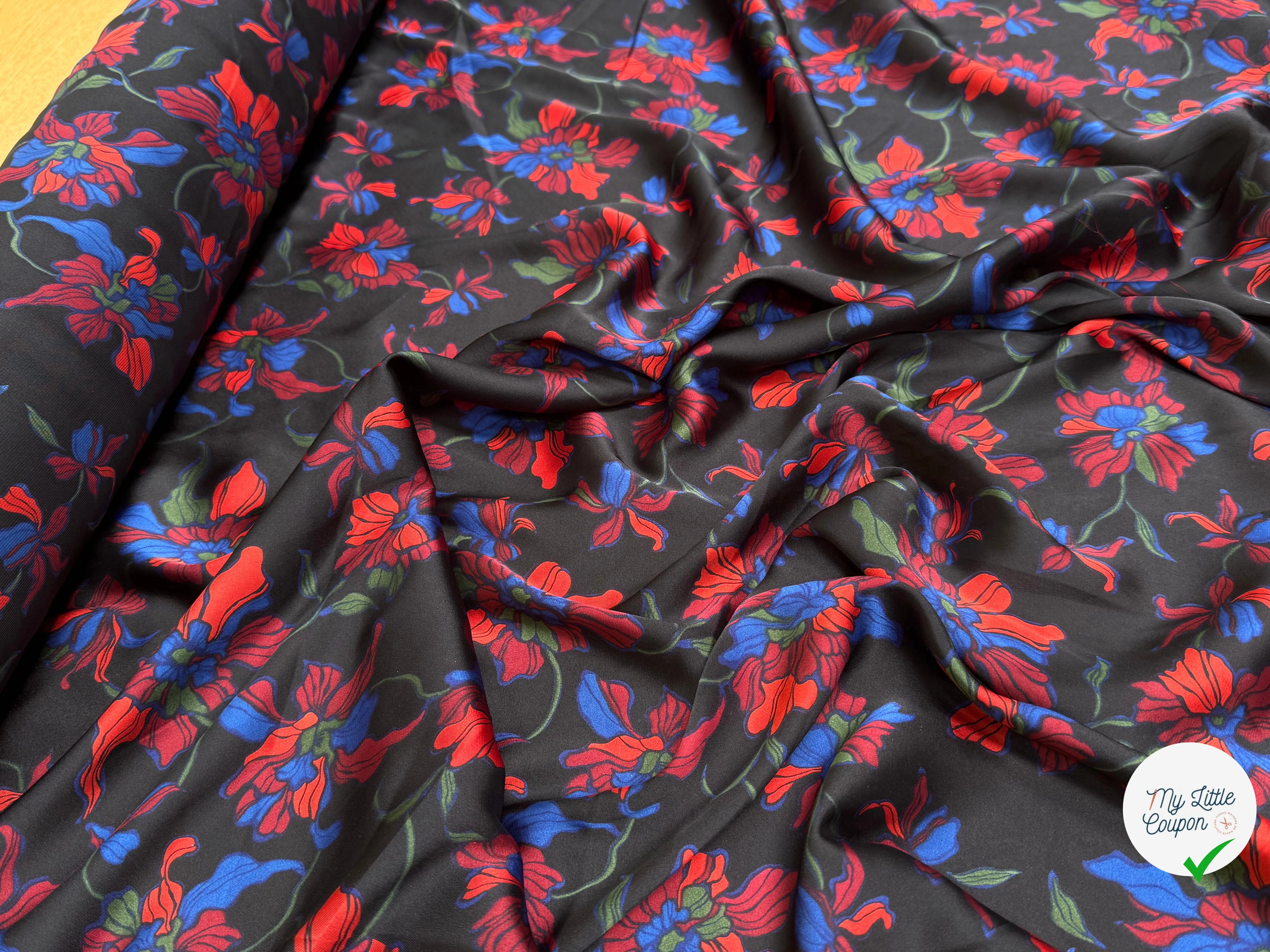 SATIN FLUIDE ULTRA BEAU À GROSSES FLEURS SUR FOND NOIR - My Little Coupon