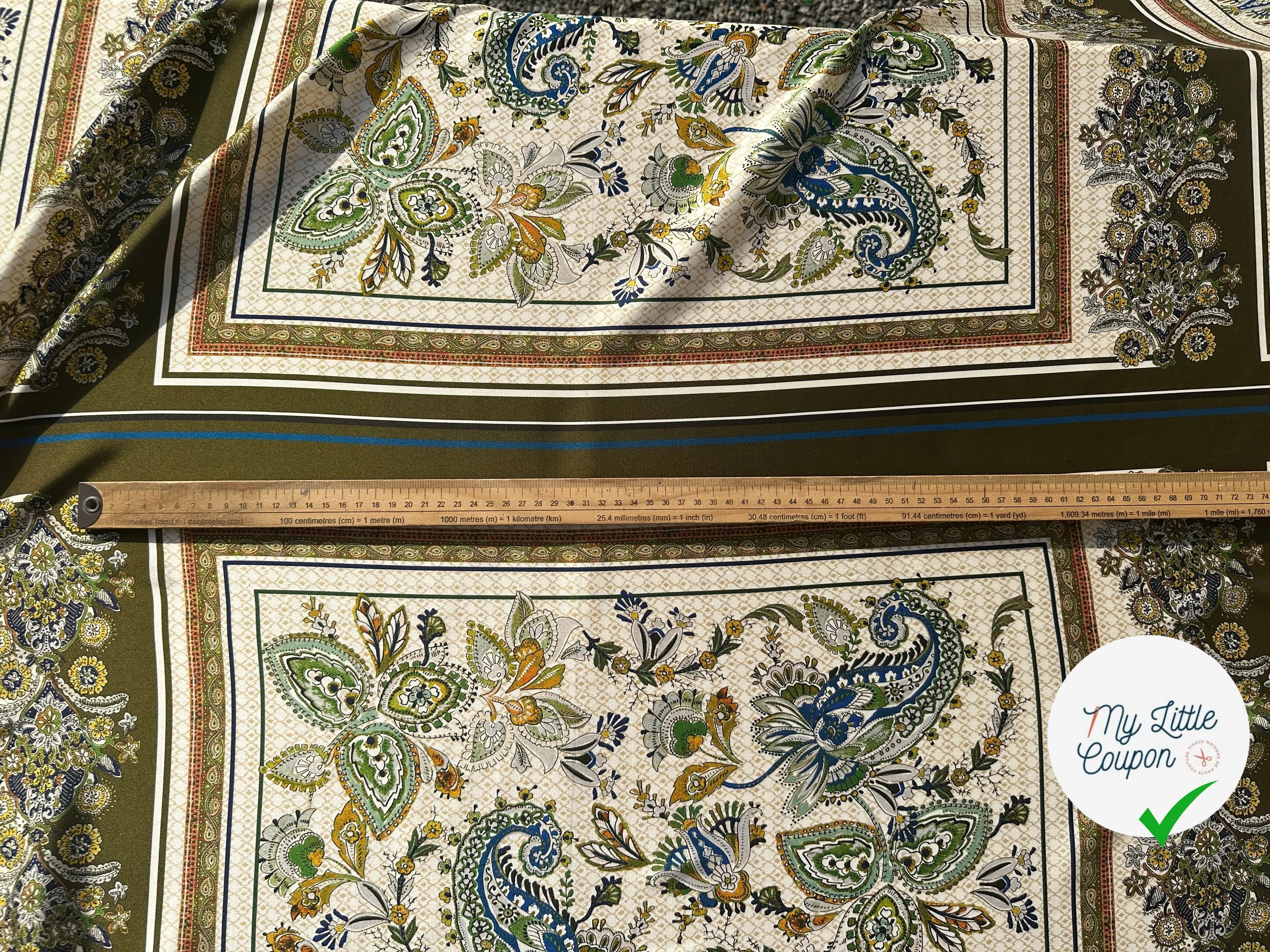 SATIN FOULARD C’EST D’UN CHIC PANNEAU 72 CM (2 MOTIFS PAR PANNEAU) MSO