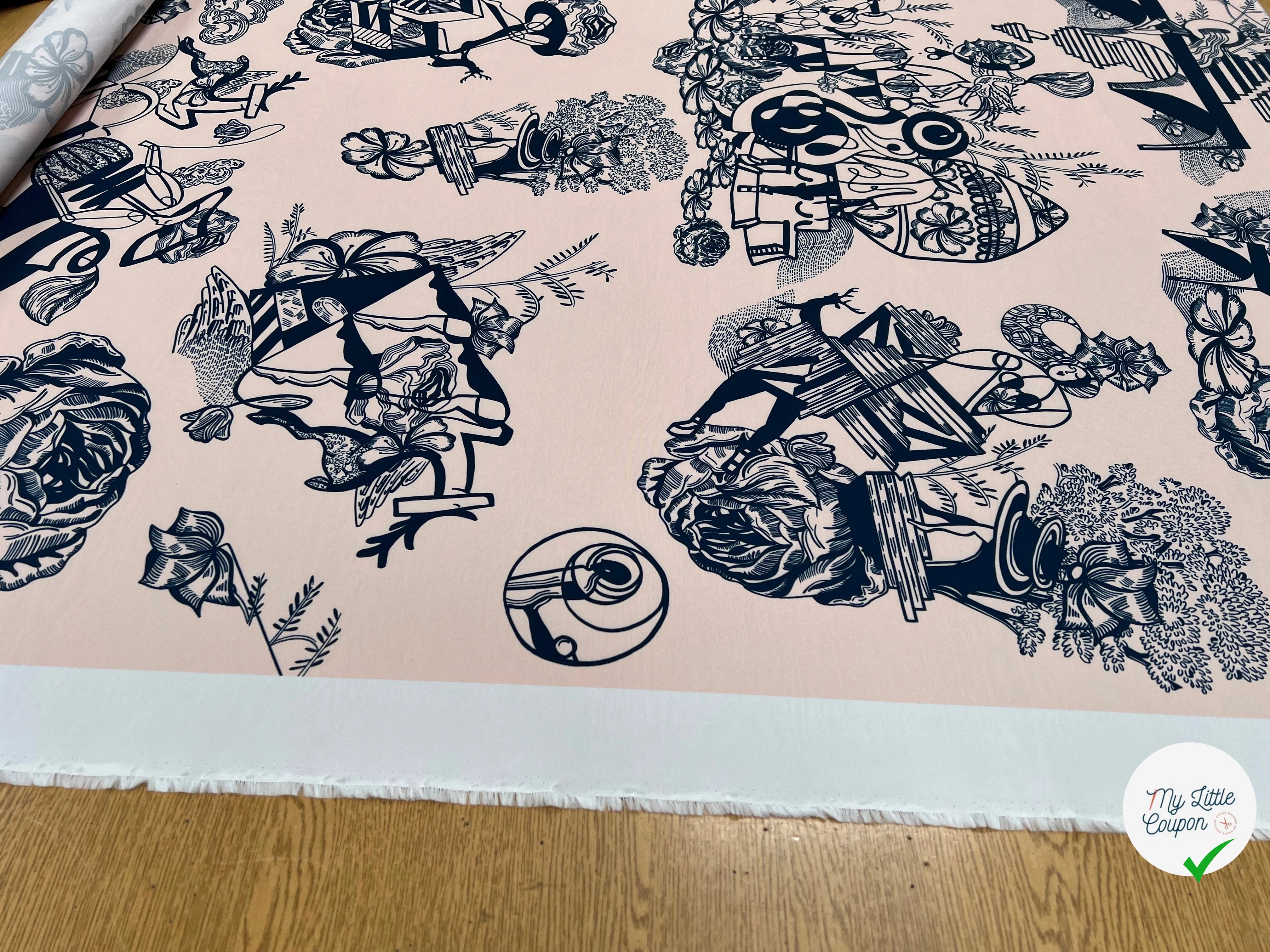 SATIN IMPRIMÉ MOTIF ABSTRAIT FOND ROSE POLYESTER 150CM - My Little Coupon