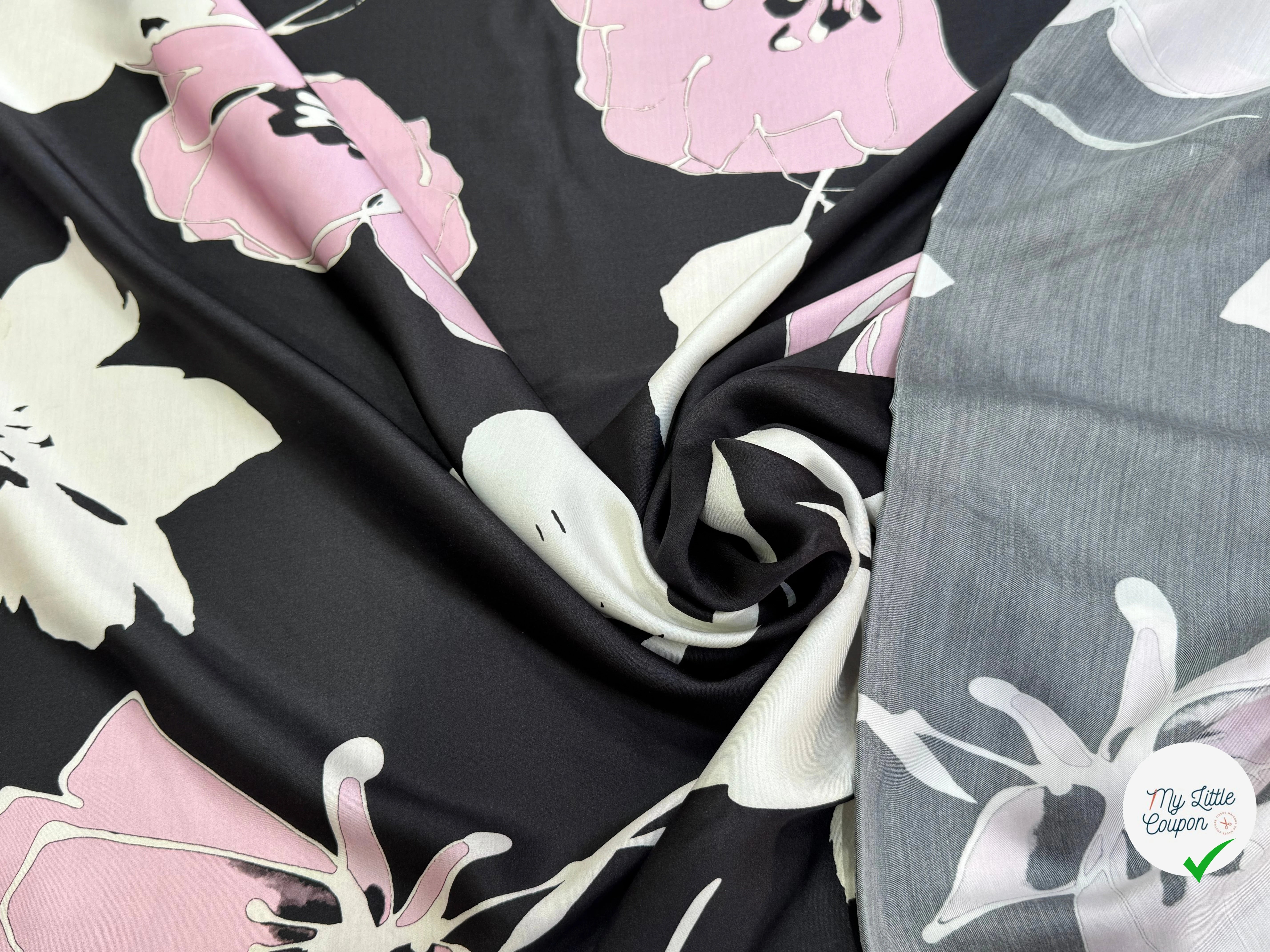 SATIN VISCOSE FLUIDE ET DOUCE FOND NOIR CHIC GROSSES FLEURS - My Little Coupon