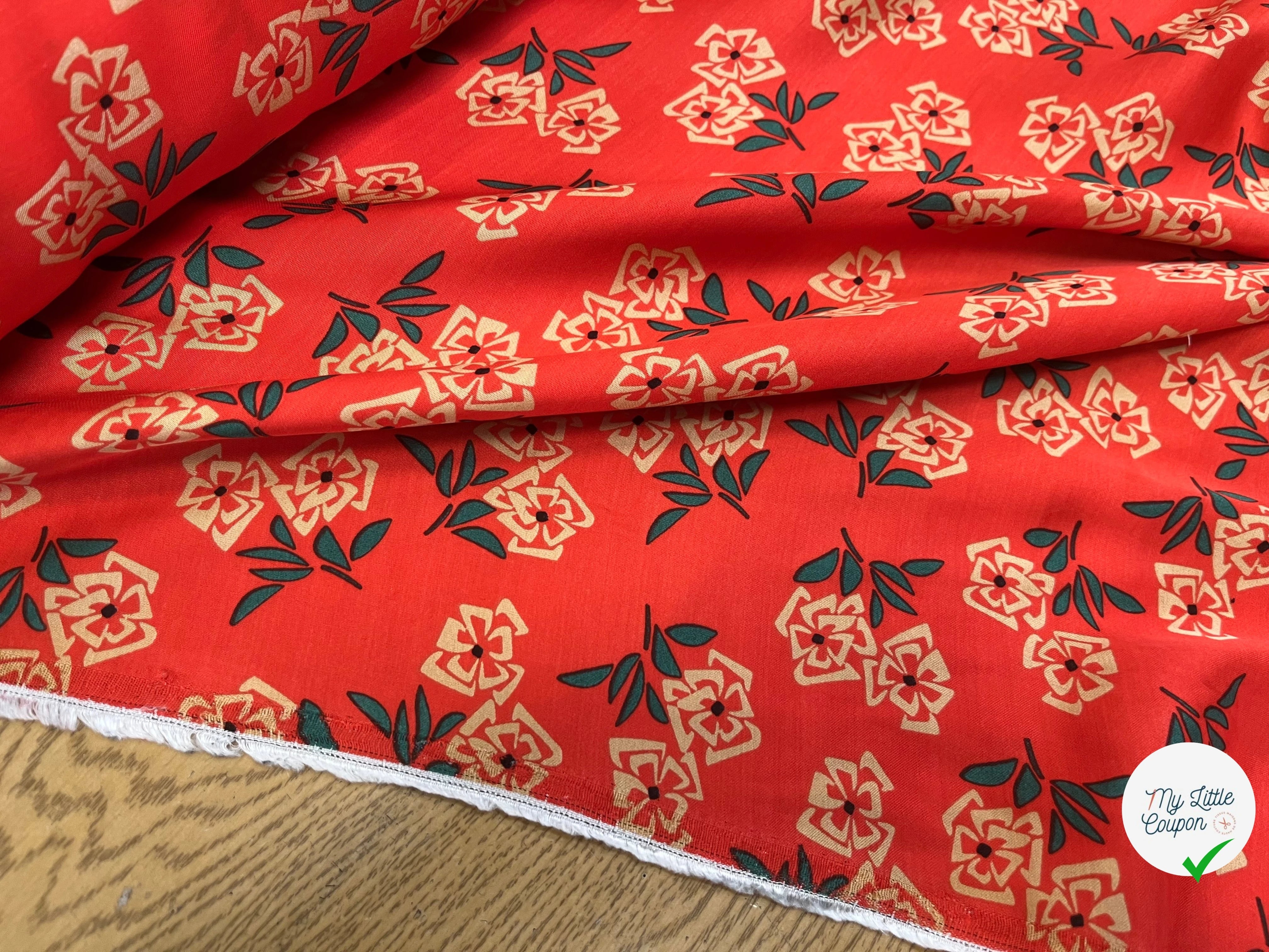 SATIN VISCOSE IMPRIMÉ FLEURS FOND CORAIL SUPER FLUIDE - My Little Coupon