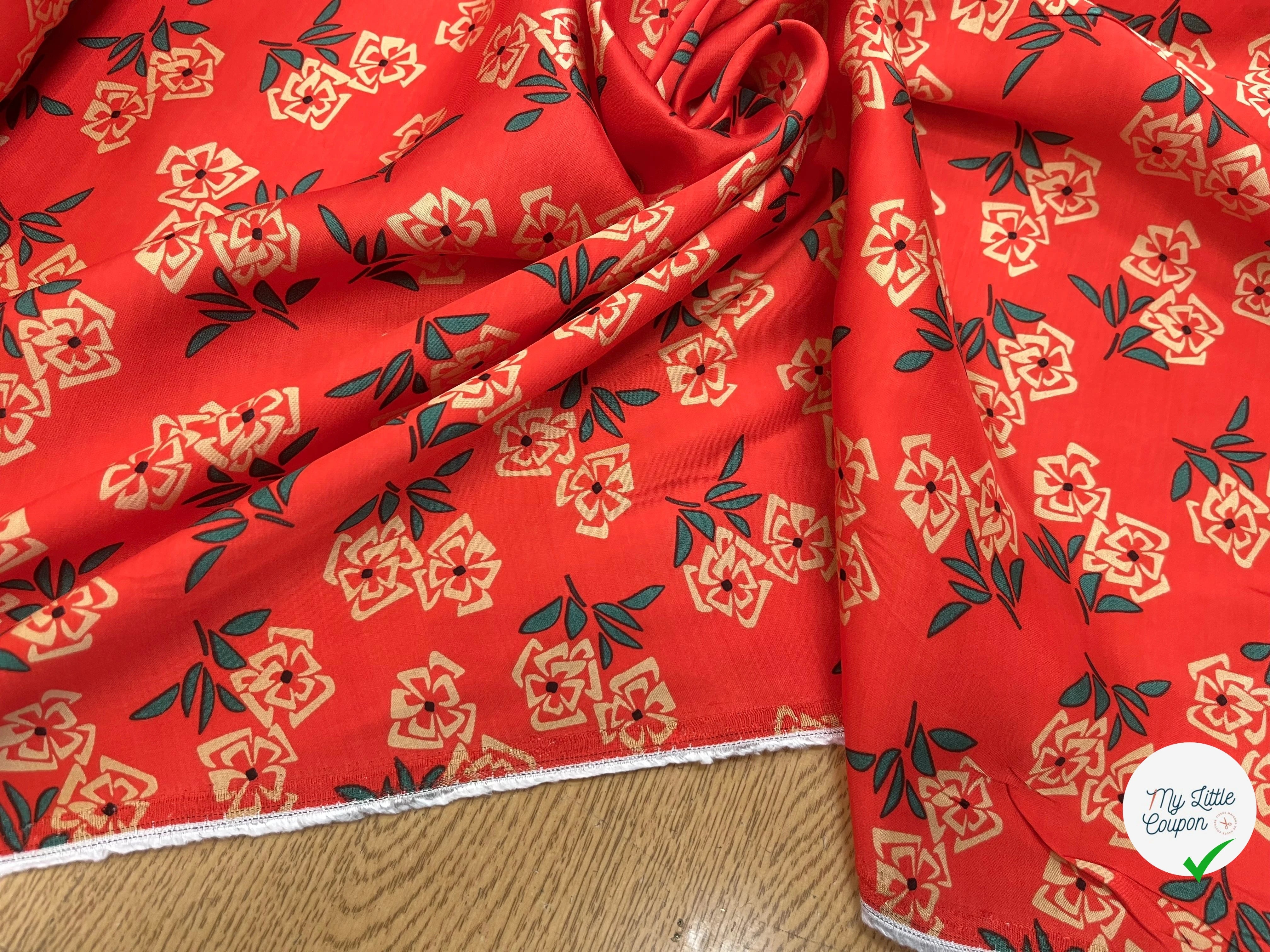 SATIN VISCOSE IMPRIMÉ FLEURS FOND CORAIL SUPER FLUIDE - My Little Coupon