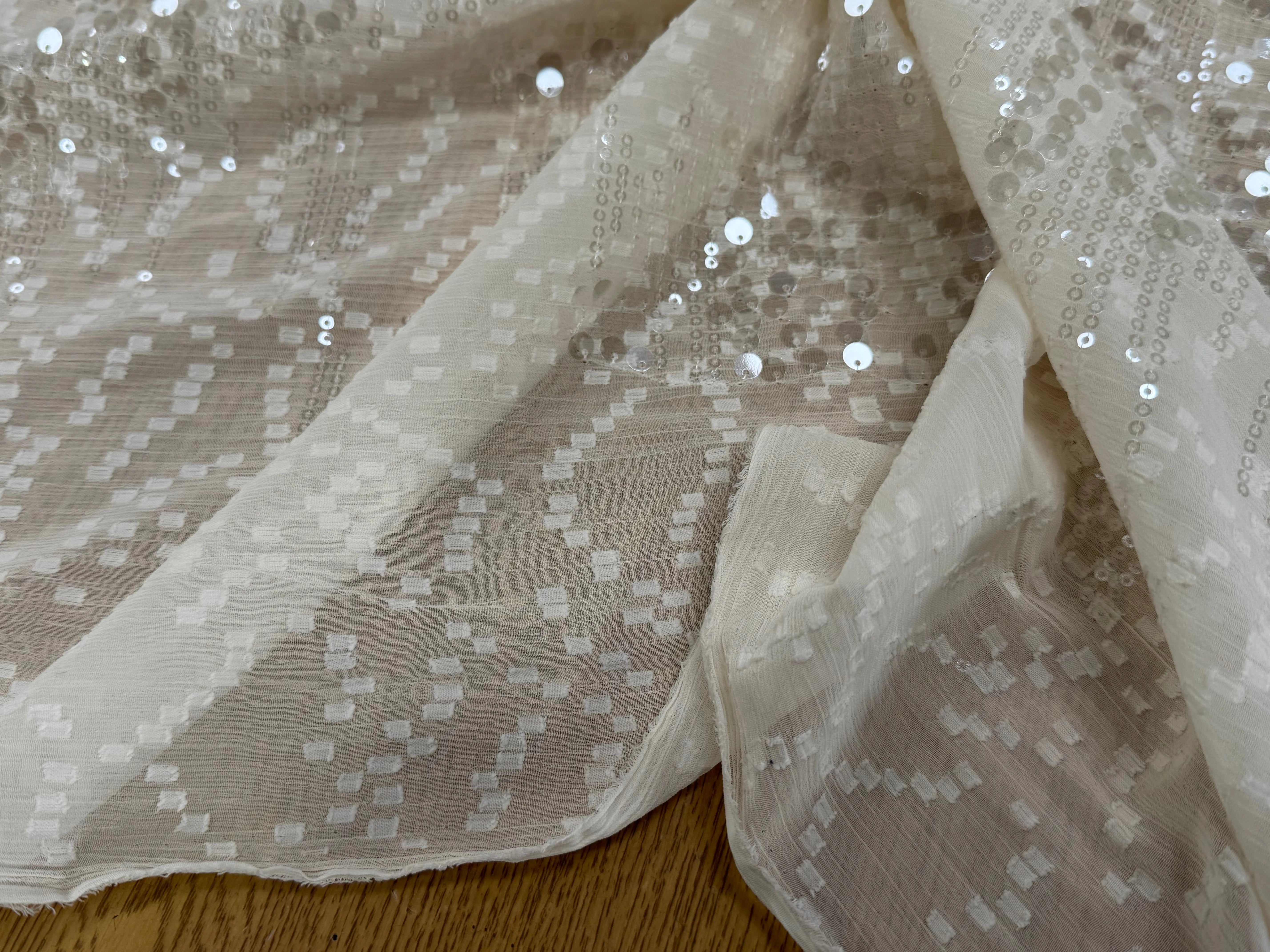 SEQUIN BRODÉ SUR CREPE ÉCRU - My Little Coupon