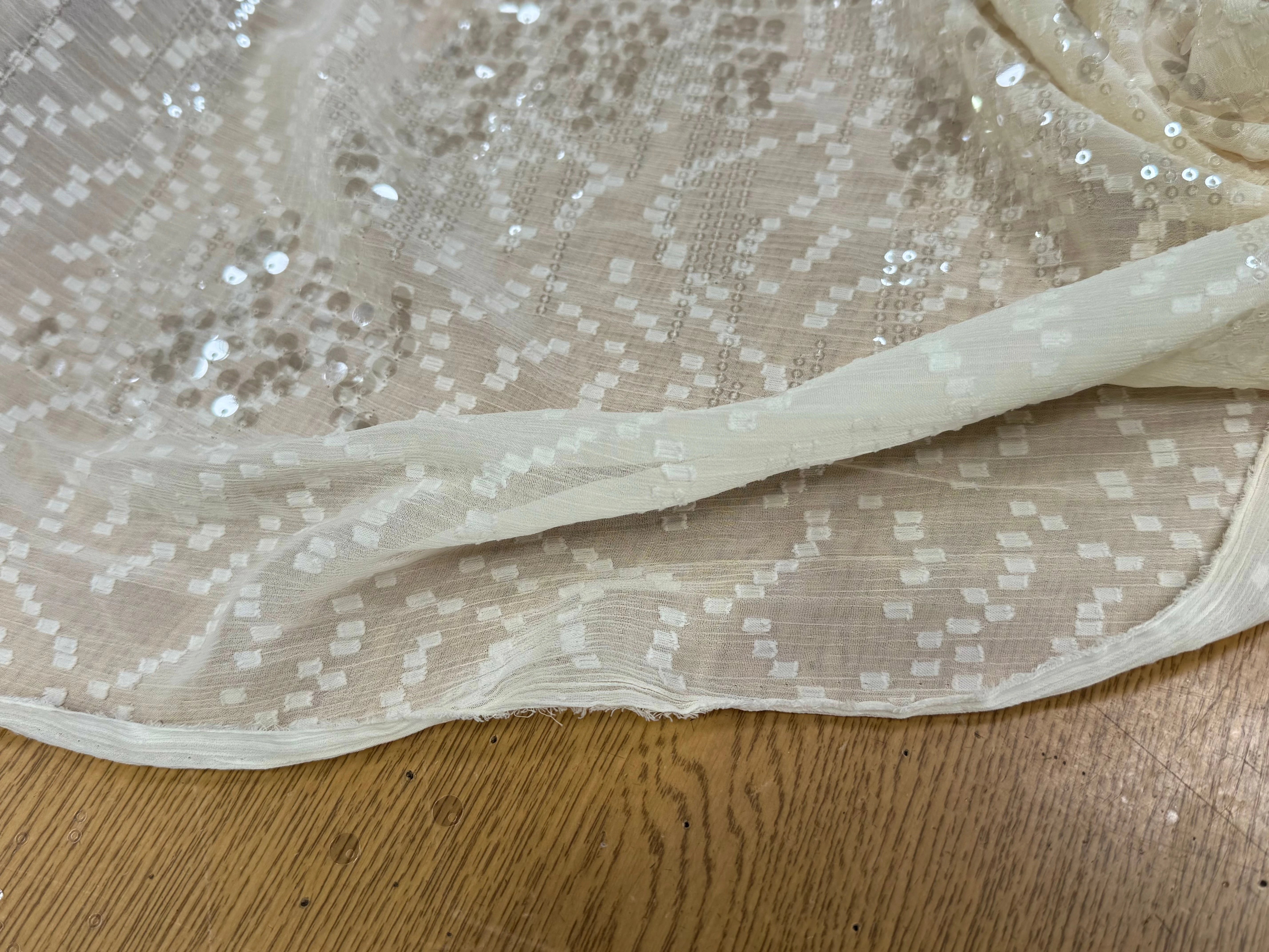 SEQUIN BRODÉ SUR CREPE ÉCRU - My Little Coupon