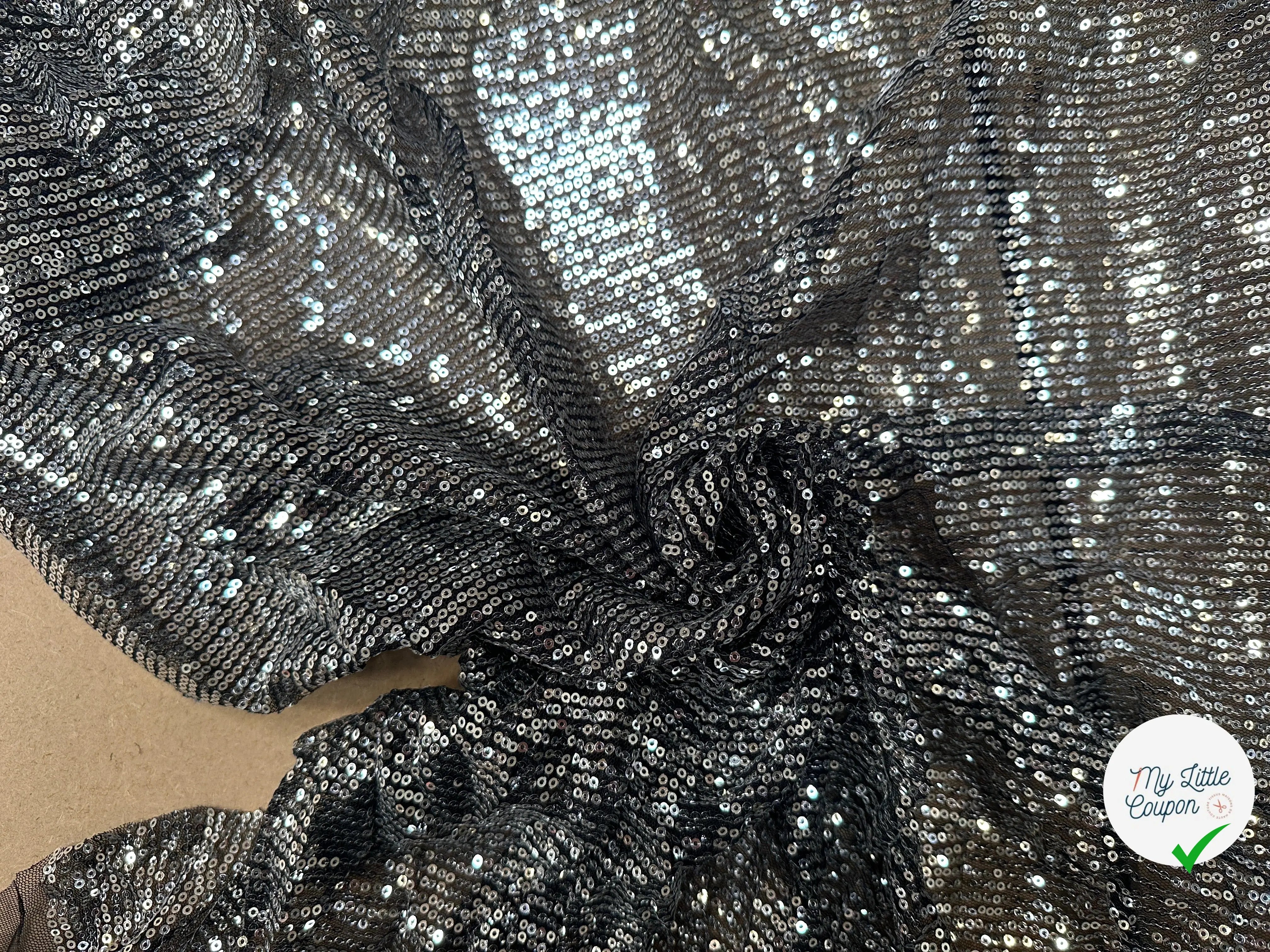 SEQUIN NUIT DE FOLIE 4 AM TOUJOURS PAS RENTRÉE - My Little Coupon
