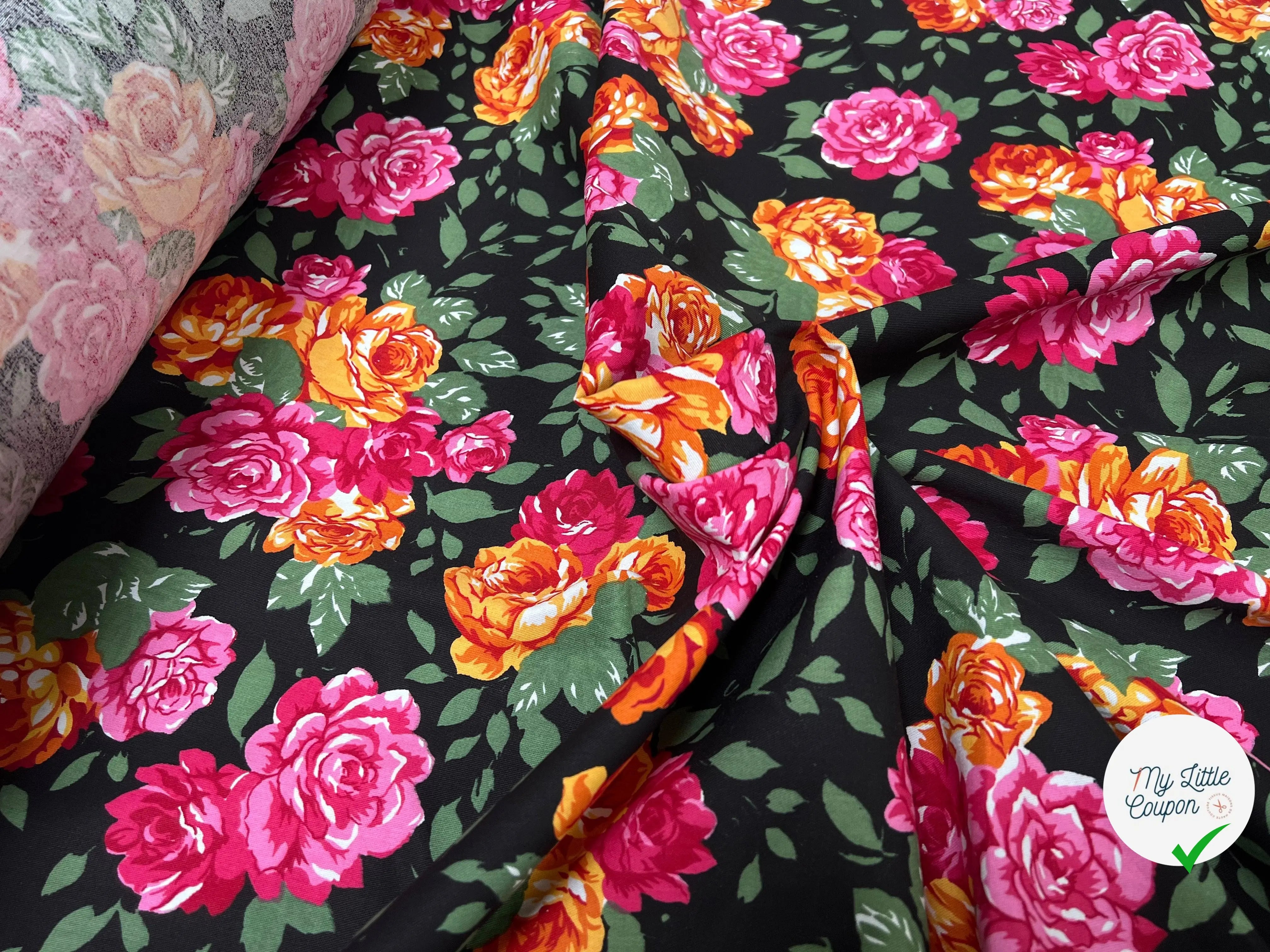 SERGÉ DE COTON FOND NOIR BOUQUET ASSEZ AMOUREUX ROSE ORANGE - My Little Coupon - tissu - coudre