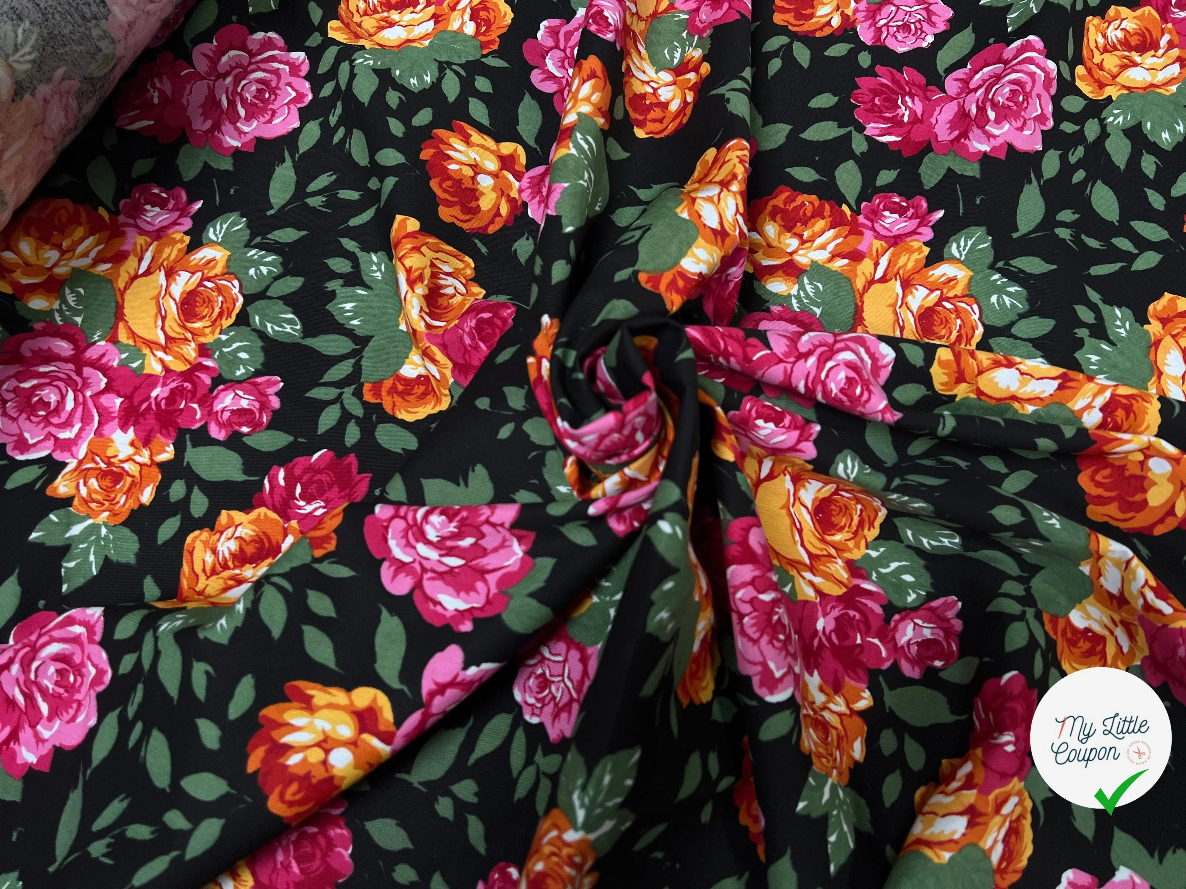 SERGÉ DE COTON FOND NOIR BOUQUET ASSEZ AMOUREUX ROSE ORANGE - My Little Coupon - tissu - coudre