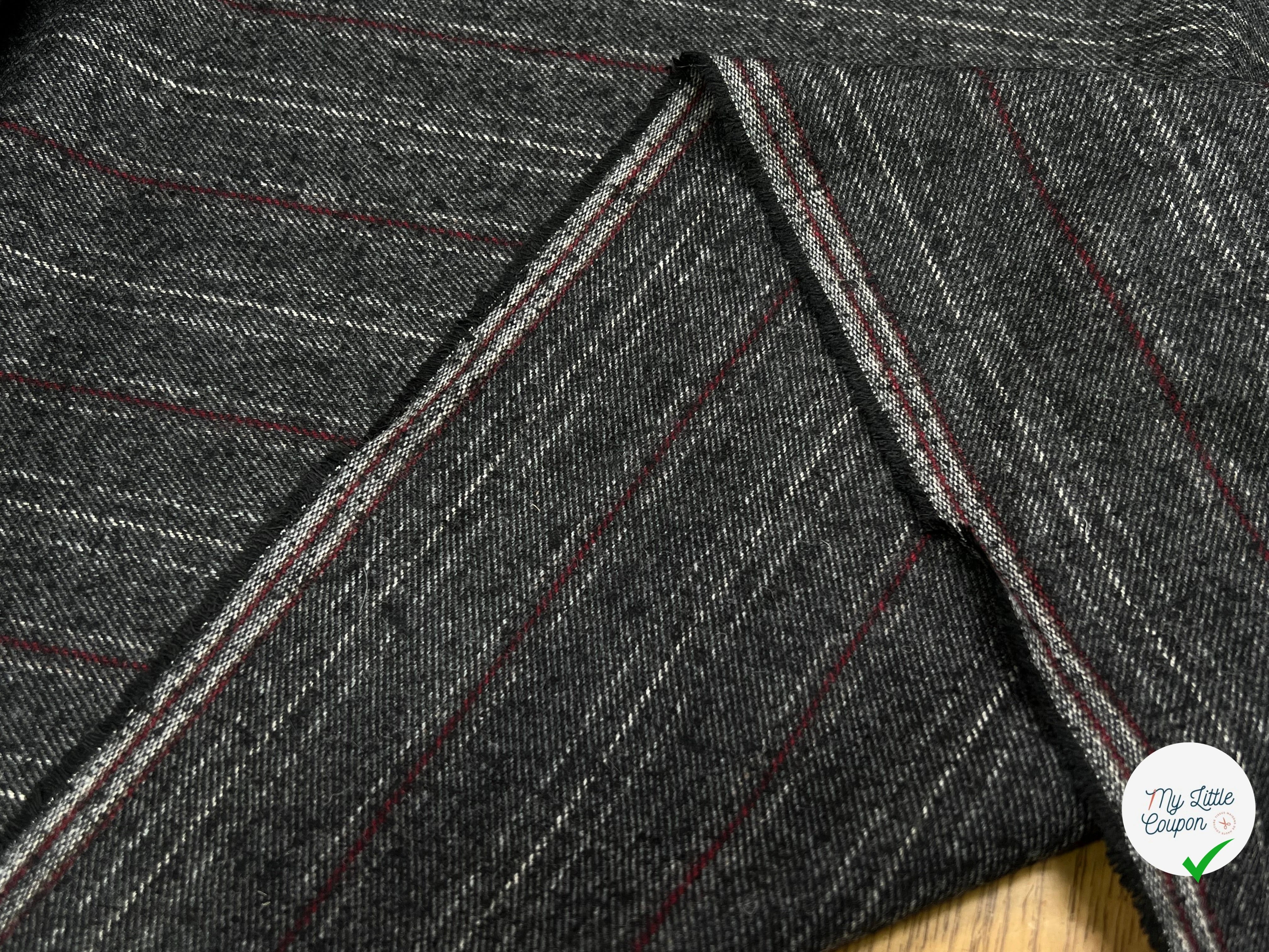 SERGÉ DE LAINE VISCOSE GRIS RAYURES ROUGE ET BLANC 31% LAINE 27% VISCOSE - My Little Coupon