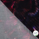Sergé de viscose EcoVero rayures feuillage cyclamen - détail du motif