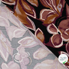 Sergé de viscose imprimé feuilles bordeaux - détail du motif