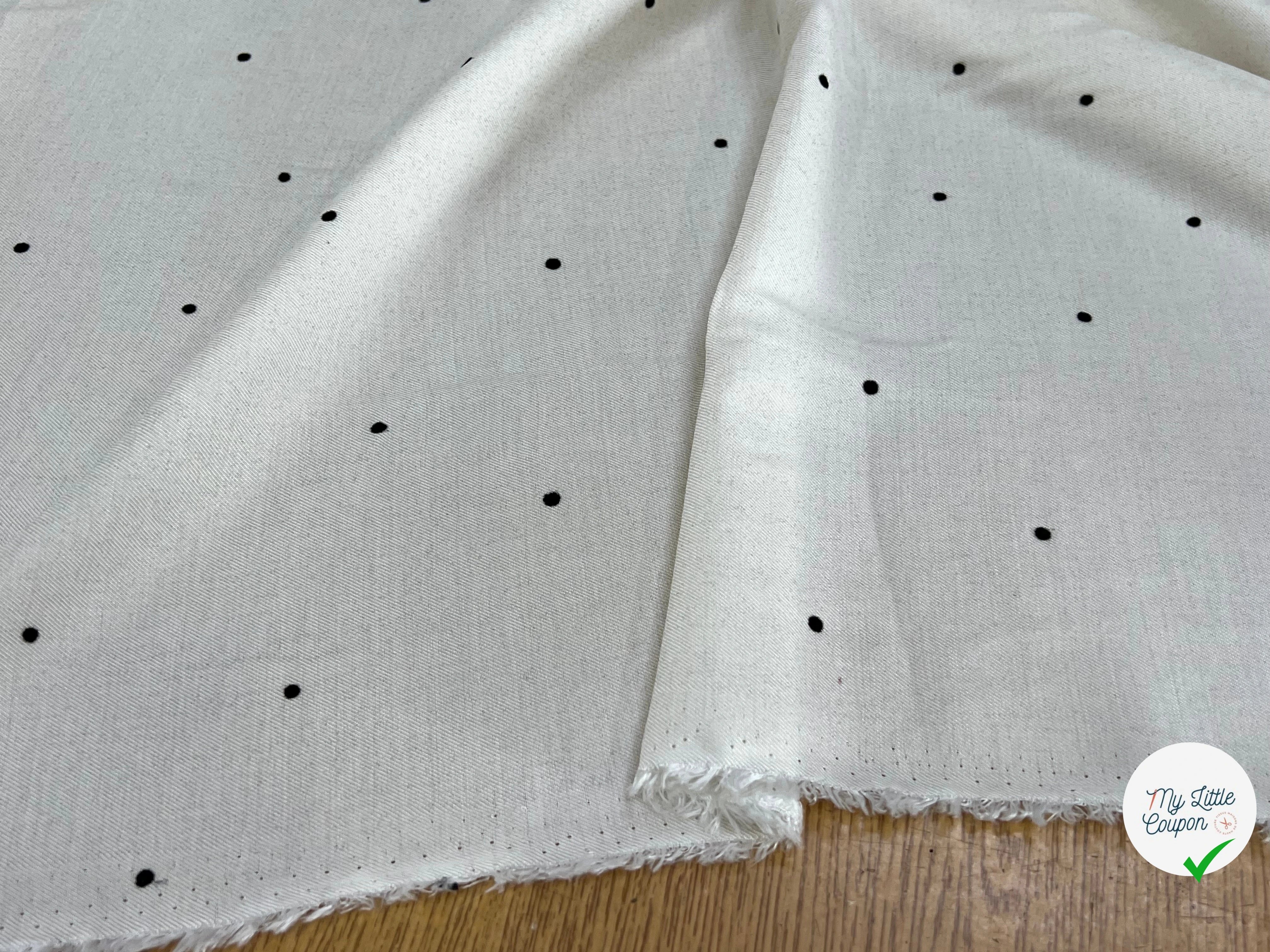 SERGÉ VISCOSE DUVETEUSE BLANC CASSÉ FLUIDE POIS NOIR - My Little Coupon