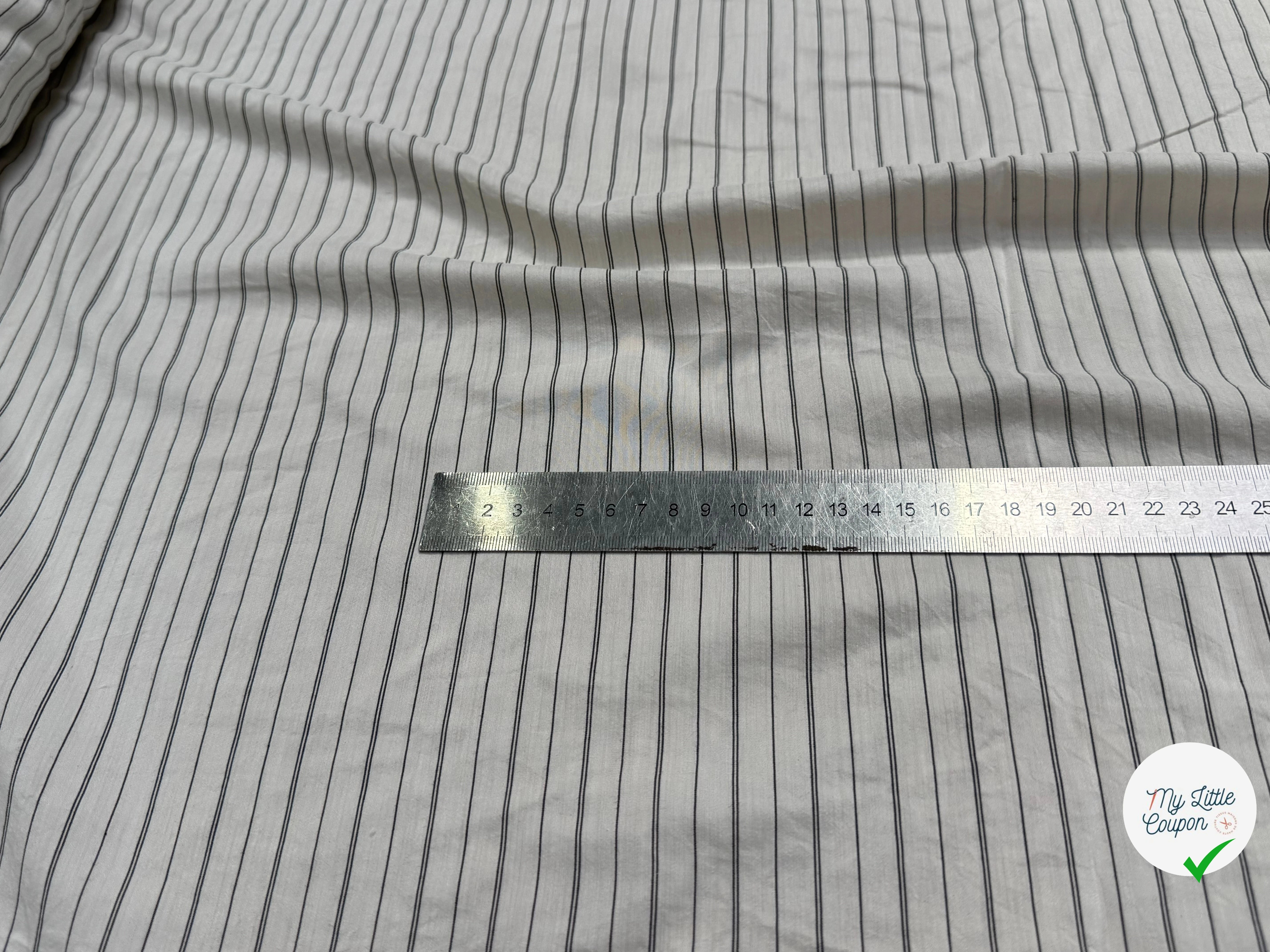 SOIE FLUIDE RAYURES NOIRES SUR FOND ÉCRU - My Little Coupon