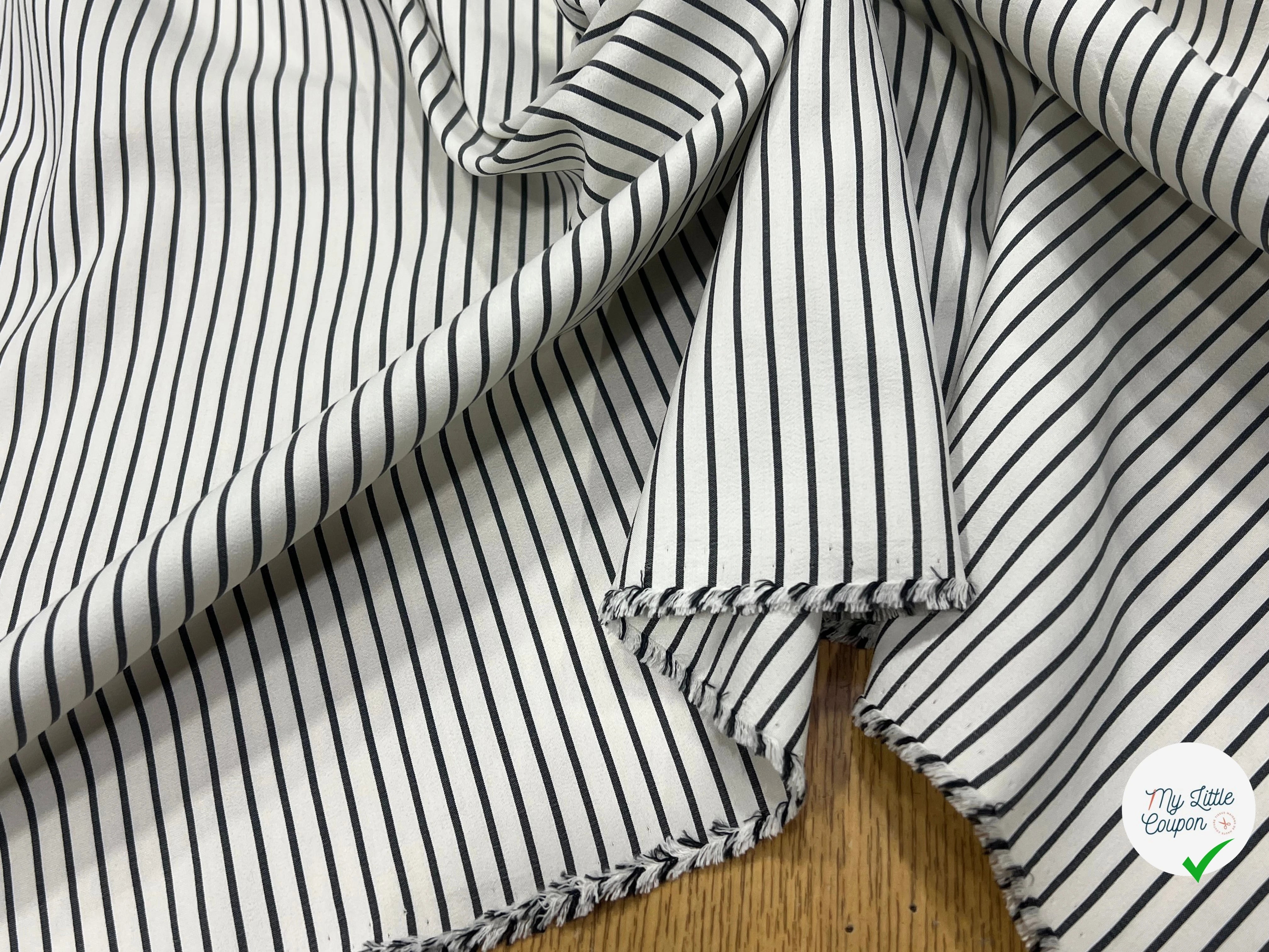 SOIE LÉGÈREMENT SATINÉ BLANC FINES RAYURES NOIRE 100% SOIE - My Little Coupon