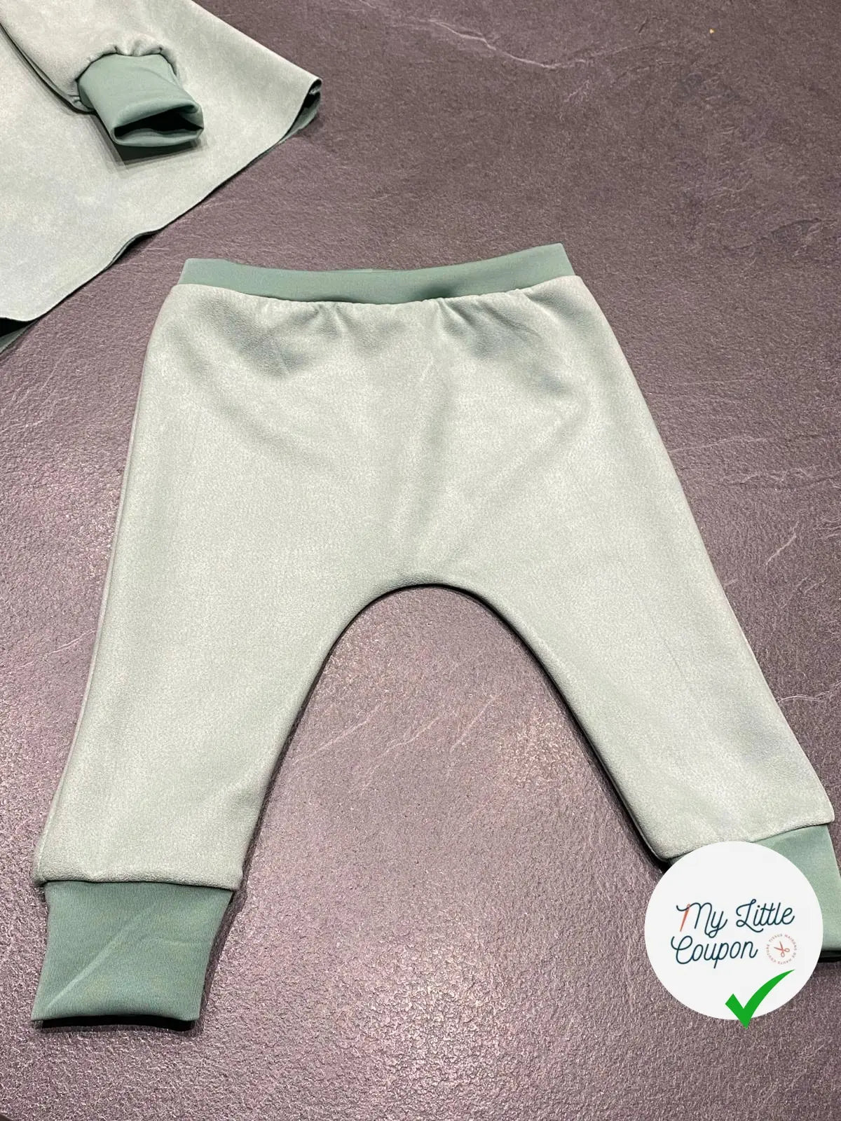 SUEDINE EFFET DAIM DENSE VERT AMANDE 11%EA - My Little Coupon