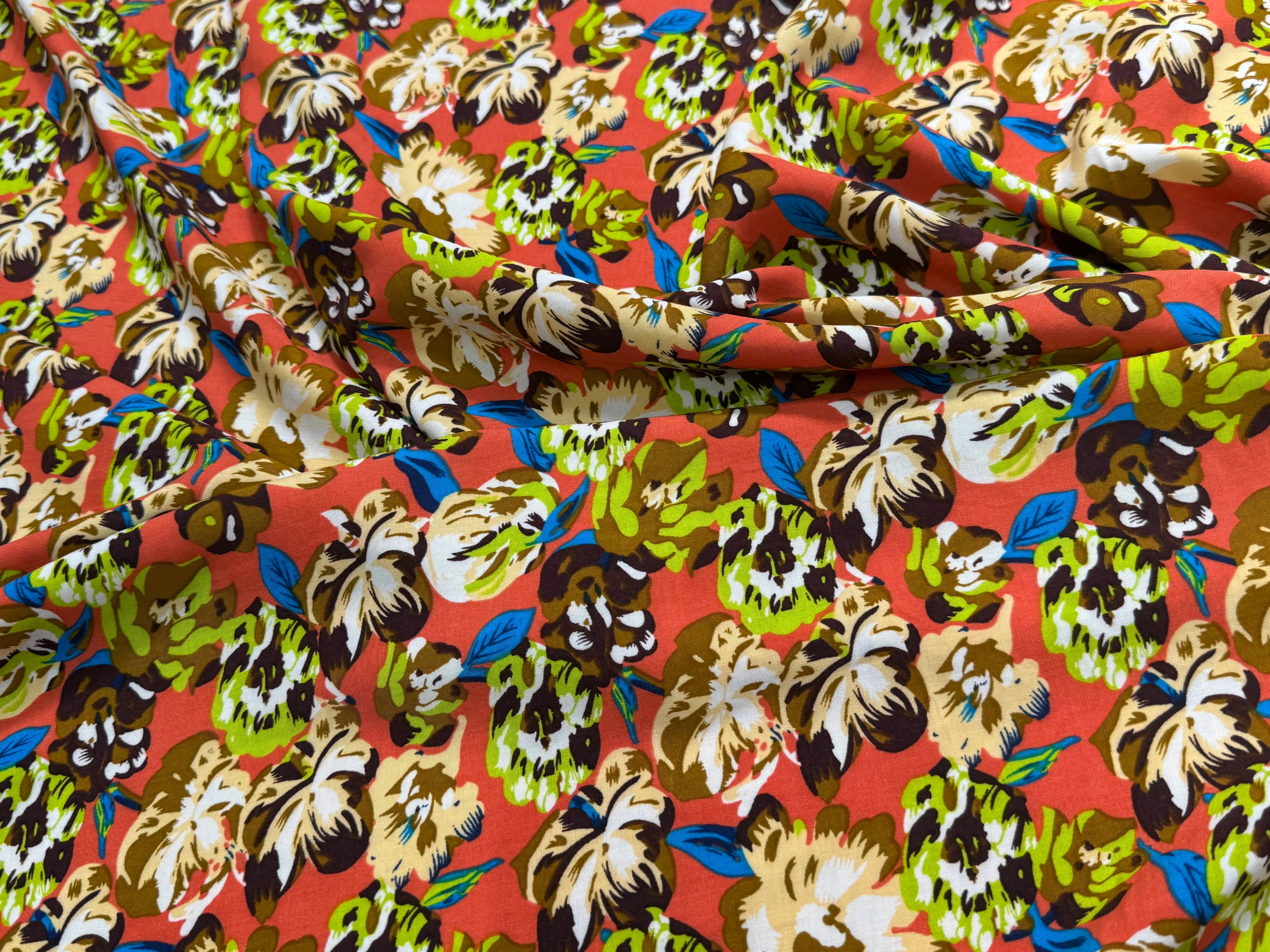 TISSU 100% VISCOSE IMPRIMÉ BASE DE FLEURS FOND CORAIL - My Little Coupon