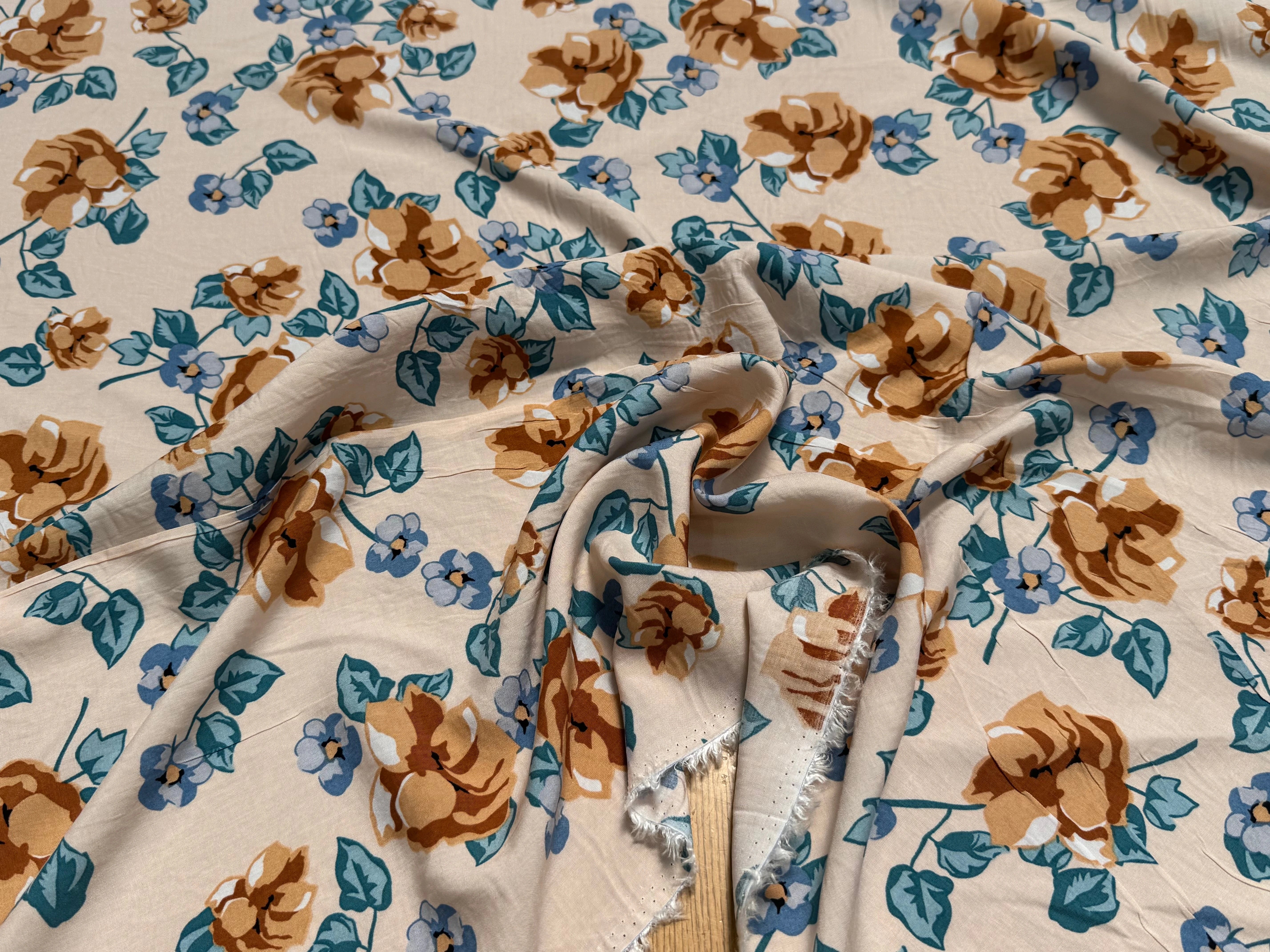 TISSU 100% VISCOSE IMPRIMÉ BRANCHES À FLEURS FOND CREME - My Little Coupon