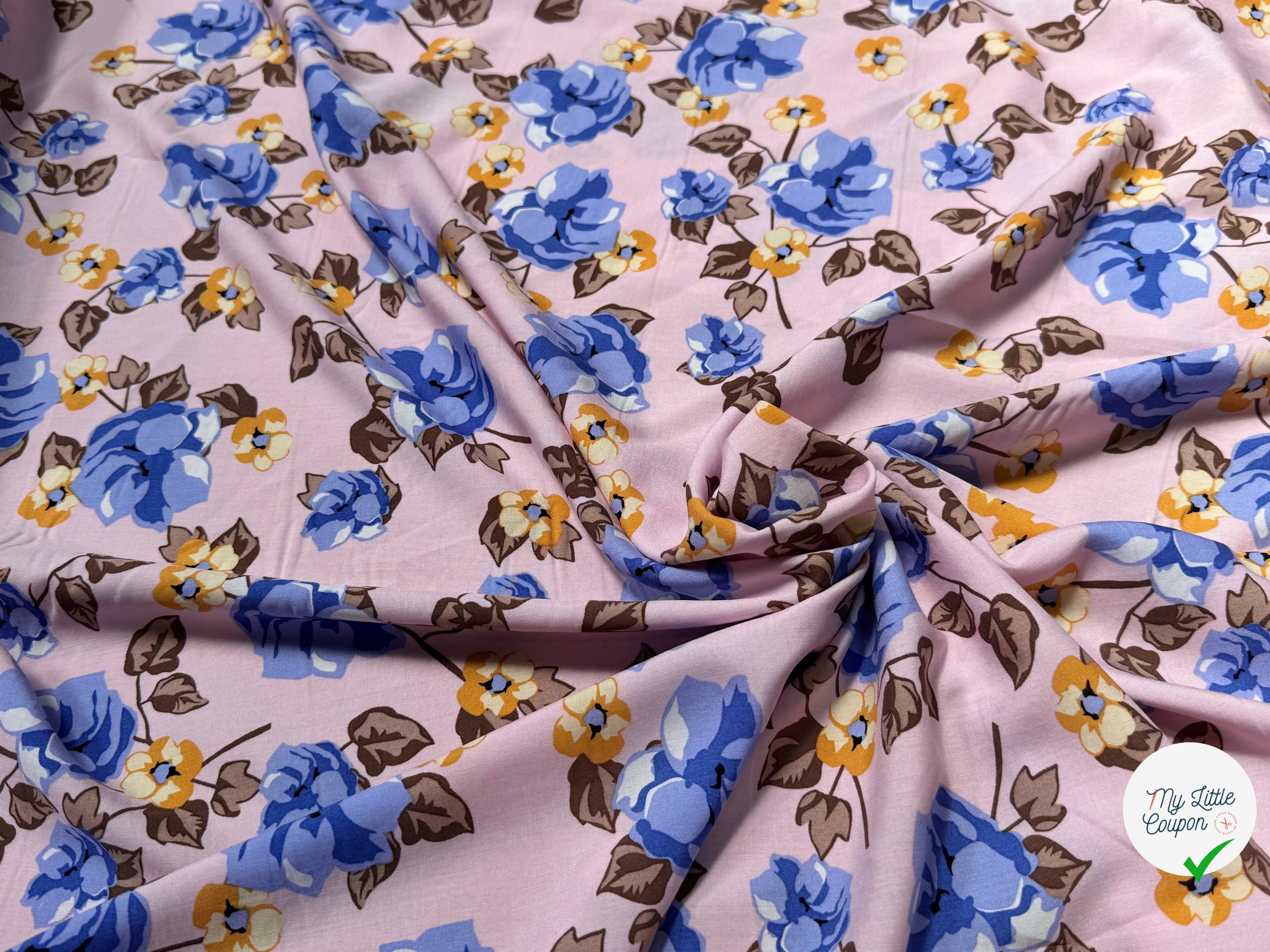 TISSU 100% VISCOSE IMPRIMÉ BRANCHES À FLEURS FOND ROSE - My Little Coupon